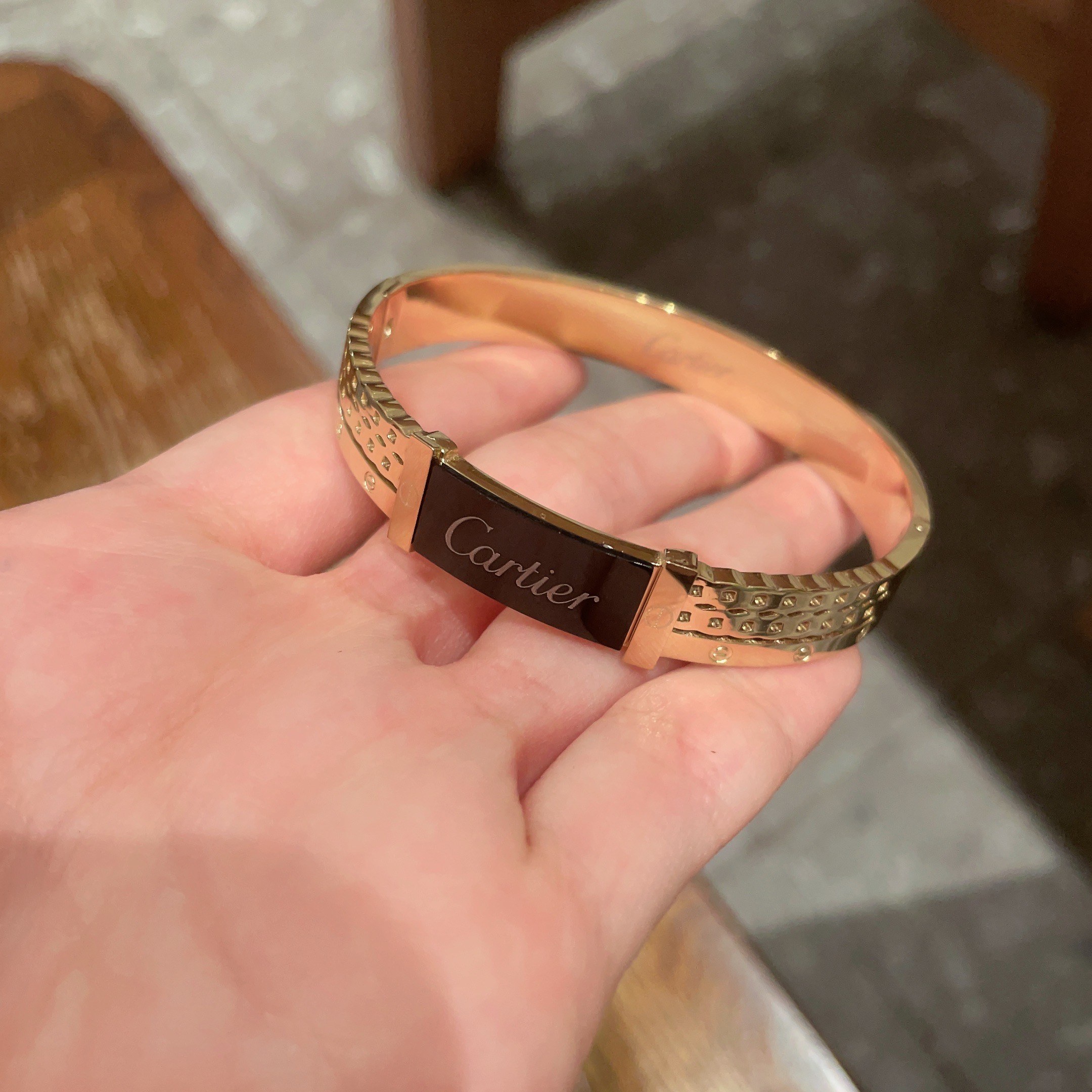 Cartier Logo Signature Bangle bracelet Yellow gold with black enamel 17cm