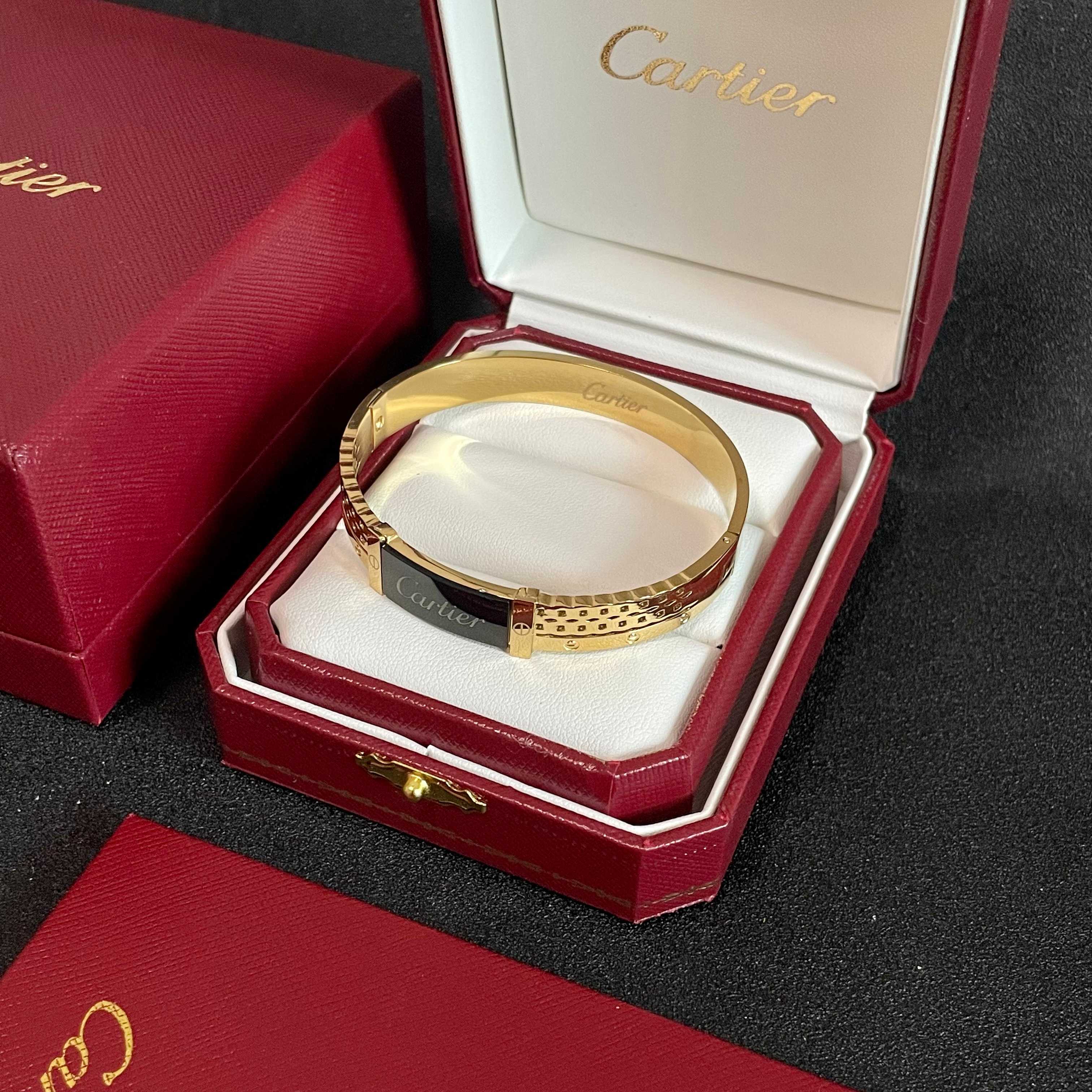 Cartier Logo Signature Bangle bracelet Yellow gold with black enamel 17cm