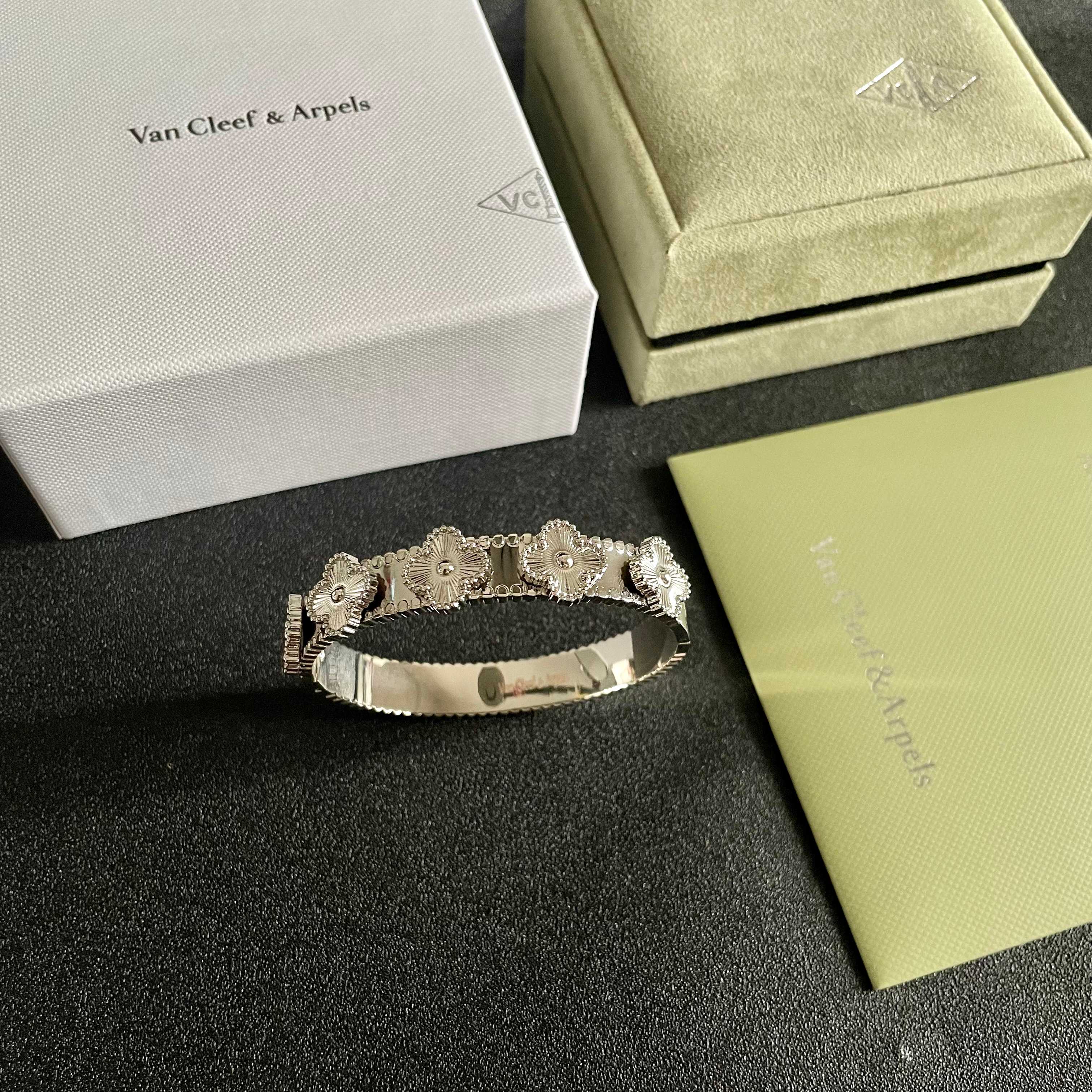 Van Cleef Arpels Alhambra bracelet silver-toned metal 17cm