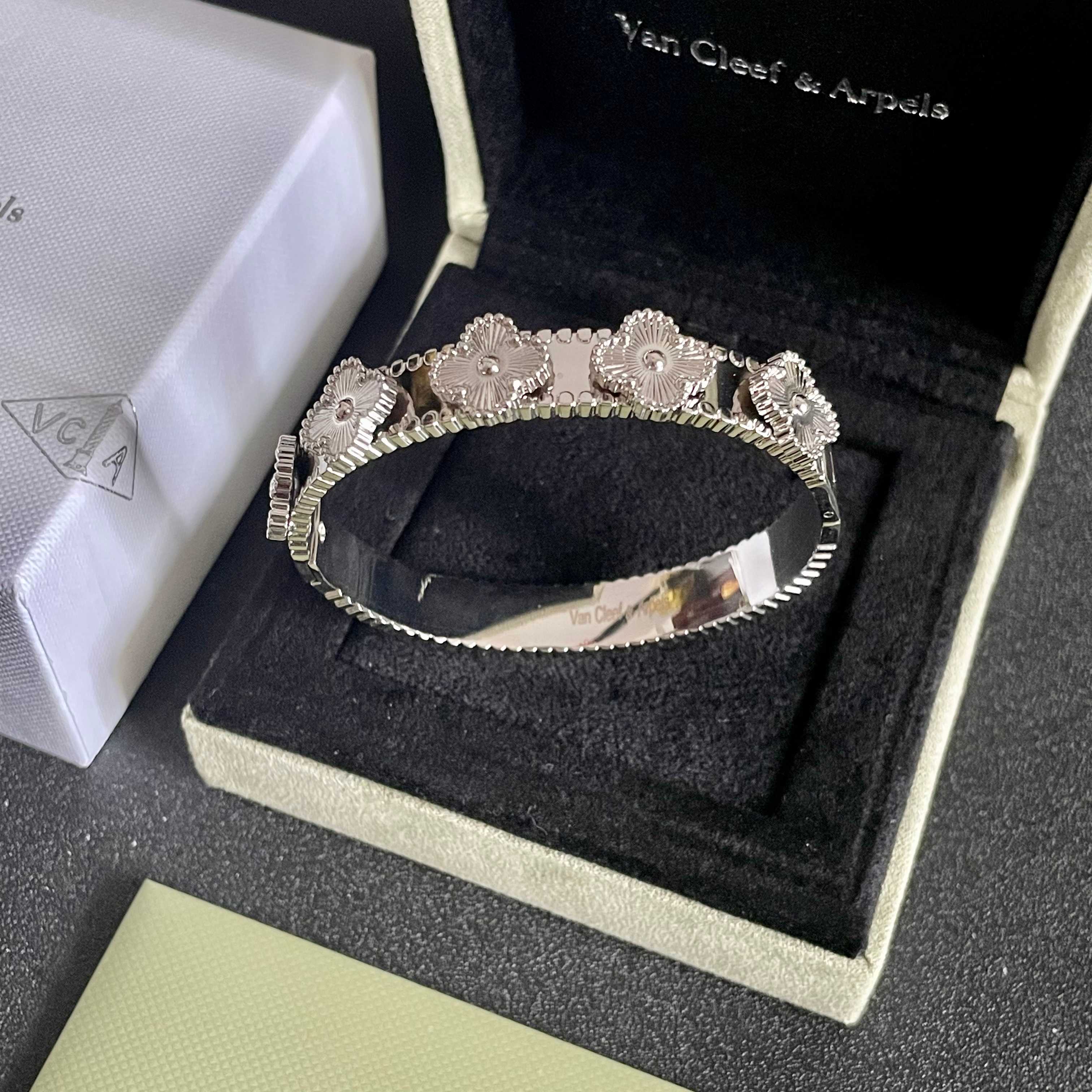 Van Cleef Arpels Alhambra bracelet silver-toned metal 17cm