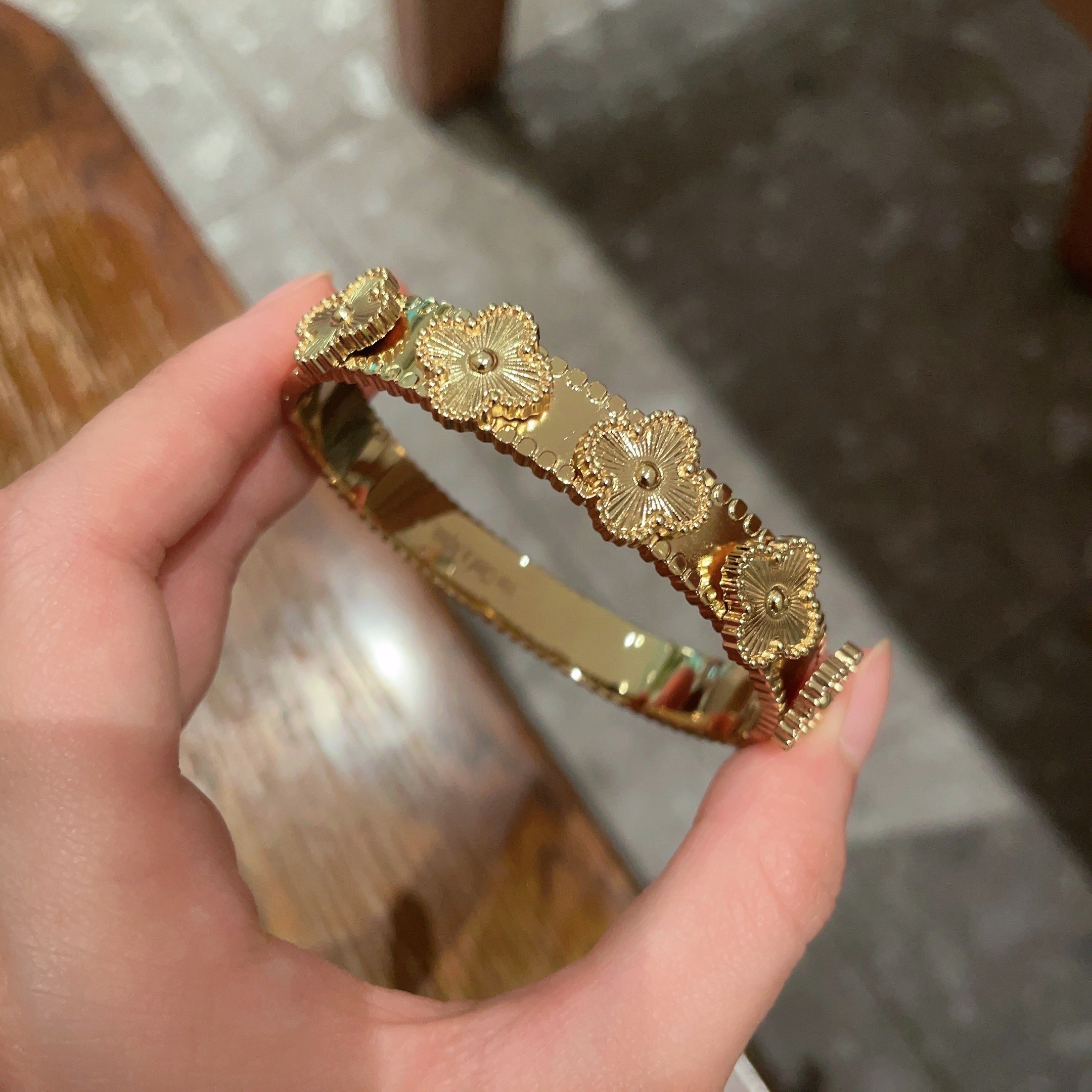 Van Cleef Arpels Alhambra bracelet yellow gold 17cm