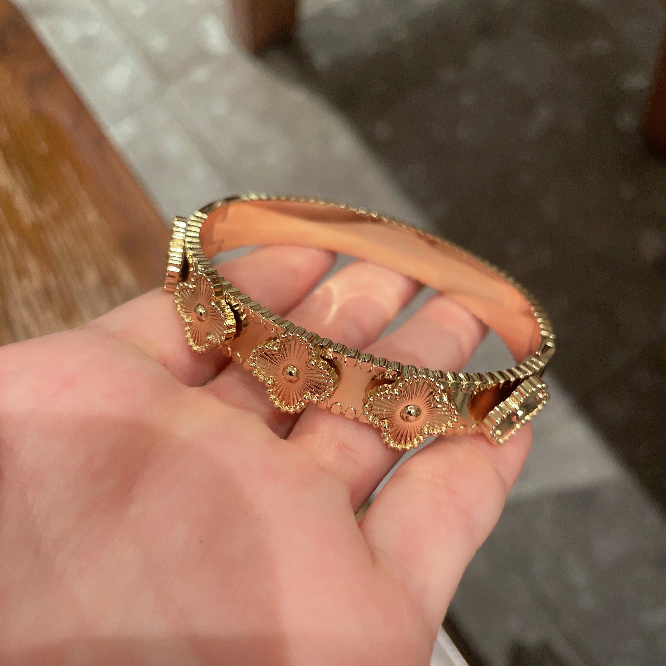 Van Cleef Arpels Alhambra bracelet yellow gold 17cm