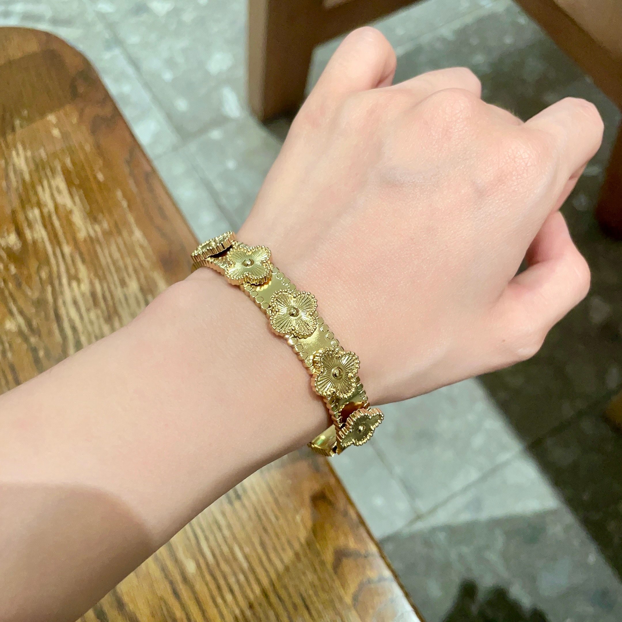 Van Cleef Arpels Alhambra bracelet yellow gold 17cm
