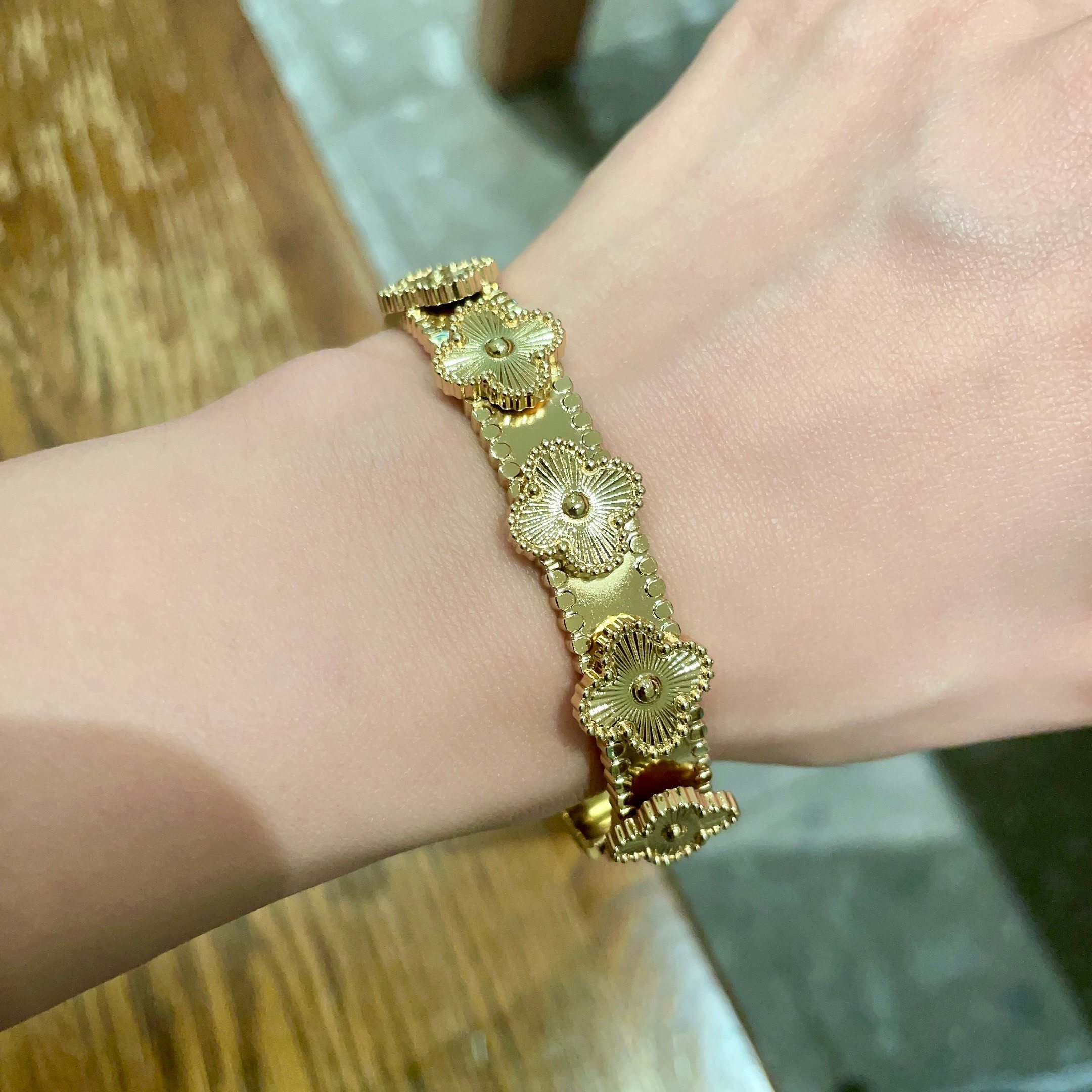 Van Cleef Arpels Alhambra bracelet yellow gold 17cm