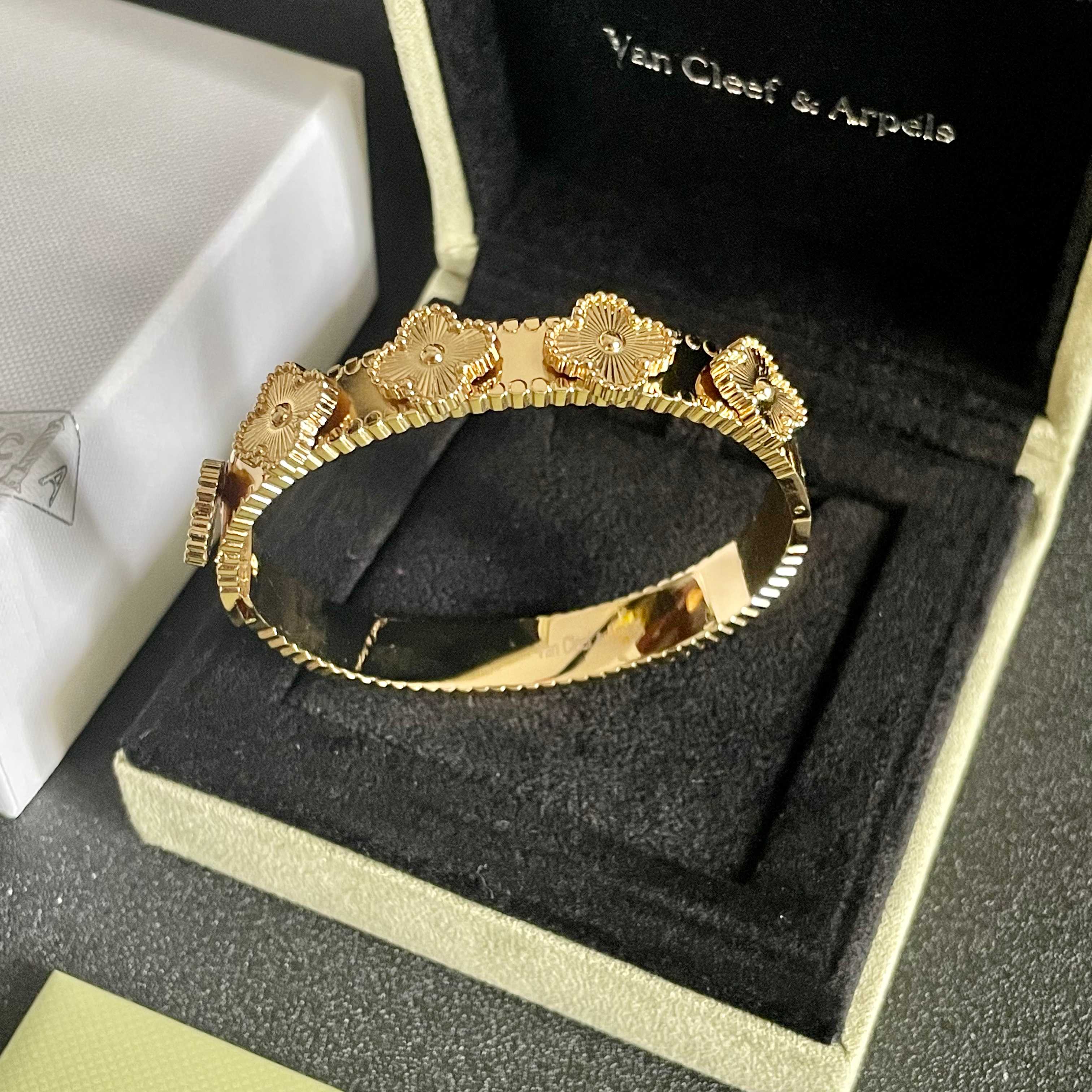 Van Cleef Arpels Alhambra bracelet yellow gold 17cm