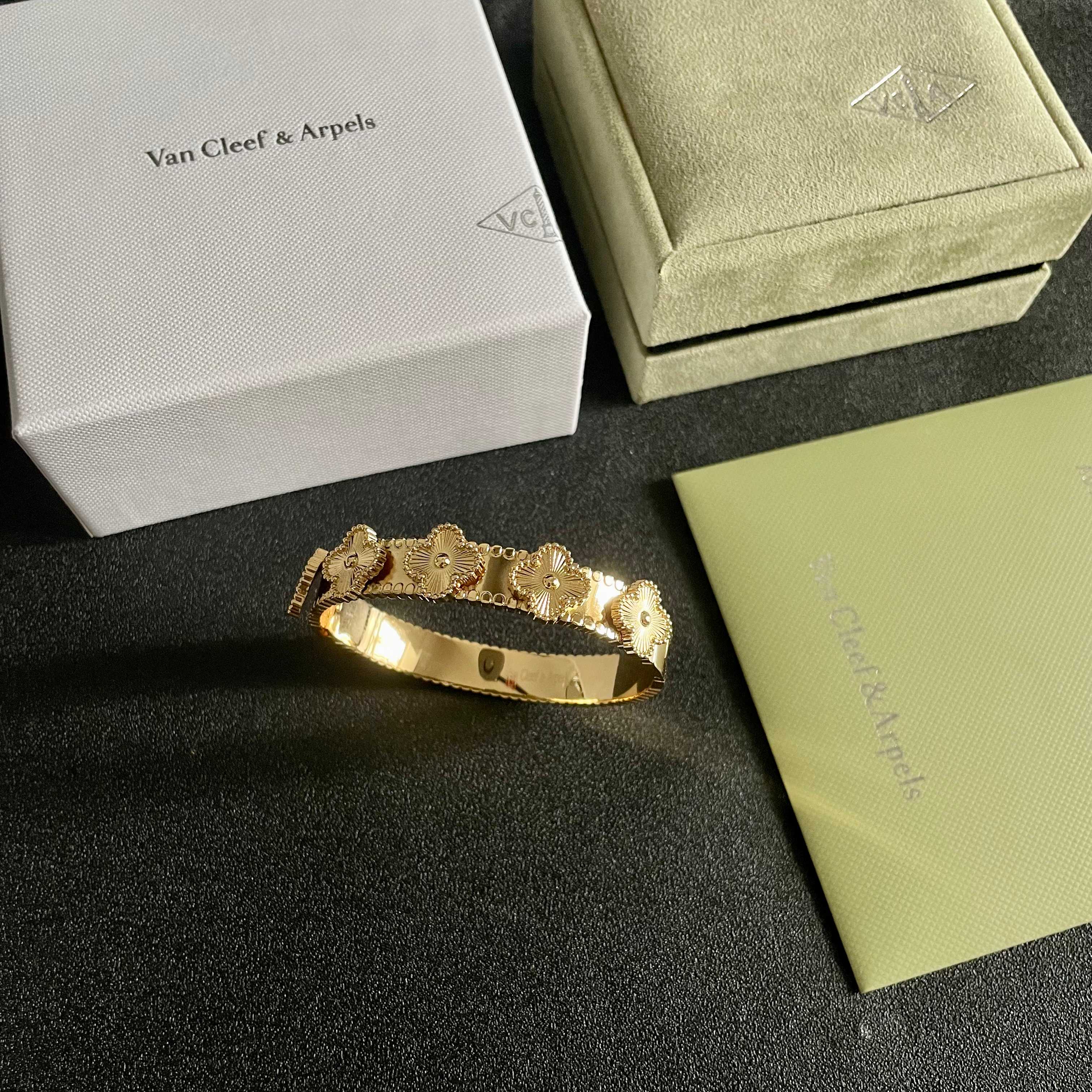 Van Cleef Arpels Alhambra bracelet yellow gold 17cm