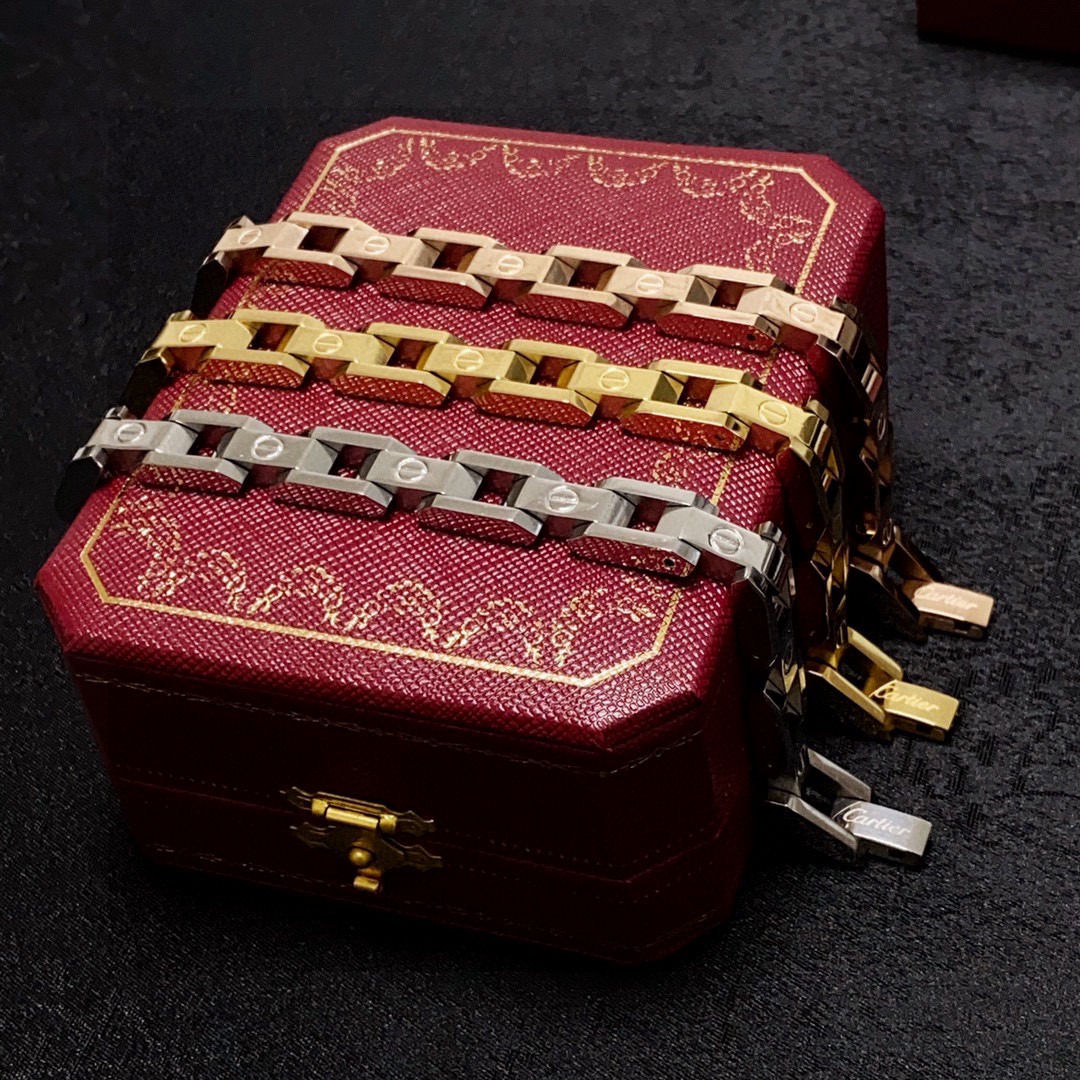 Cartier Santos de Cartier bracelet Available in 18K yellow gold 18K rose gold and stainless steel no gemstones 19CM