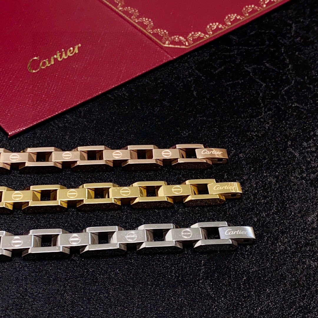 Cartier Santos de Cartier bracelet Available in 18K yellow gold 18K rose gold and stainless steel no gemstones 19CM