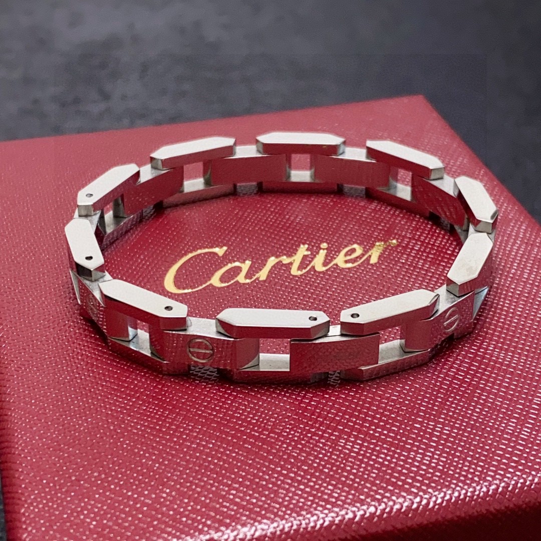 Cartier Santos de Cartier bracelet Available in 18K yellow gold 18K rose gold and stainless steel no gemstones 19CM