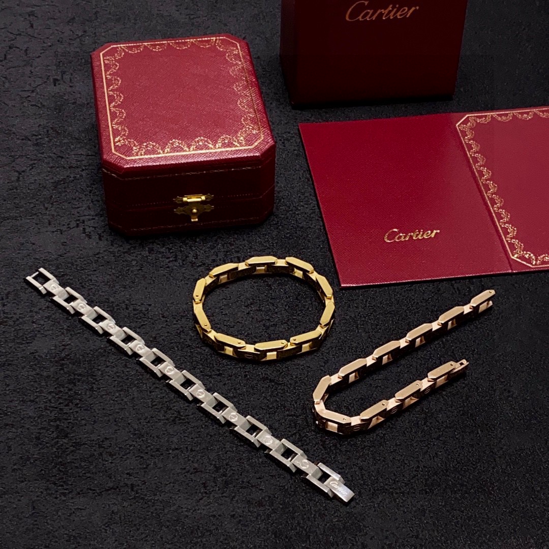 Cartier Santos de Cartier bracelet Available in 18K yellow gold 18K rose gold and stainless steel no gemstones 19CM