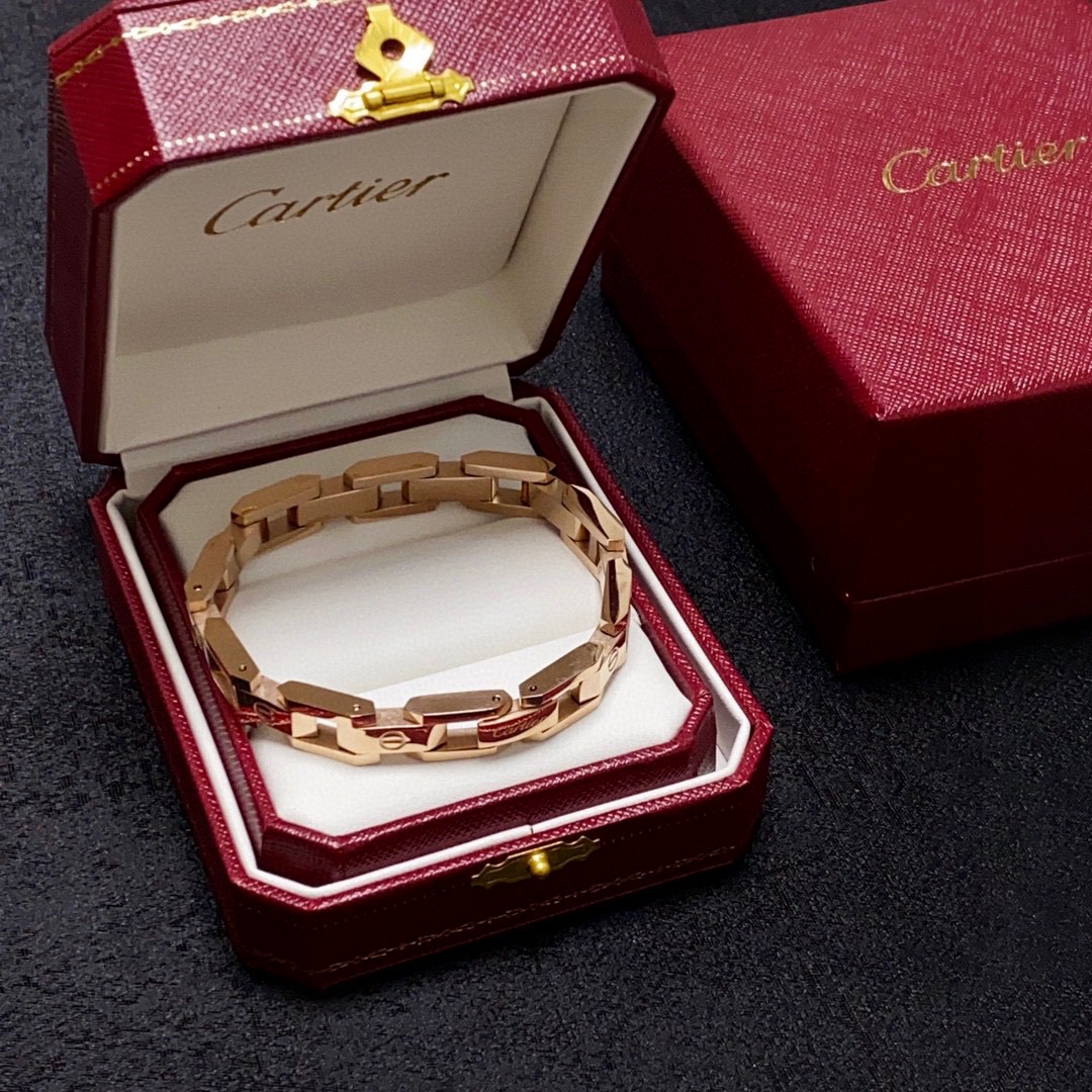 Cartier Santos de Cartier bracelet Available in 18K yellow gold 18K rose gold and stainless steel no gemstones 19CM