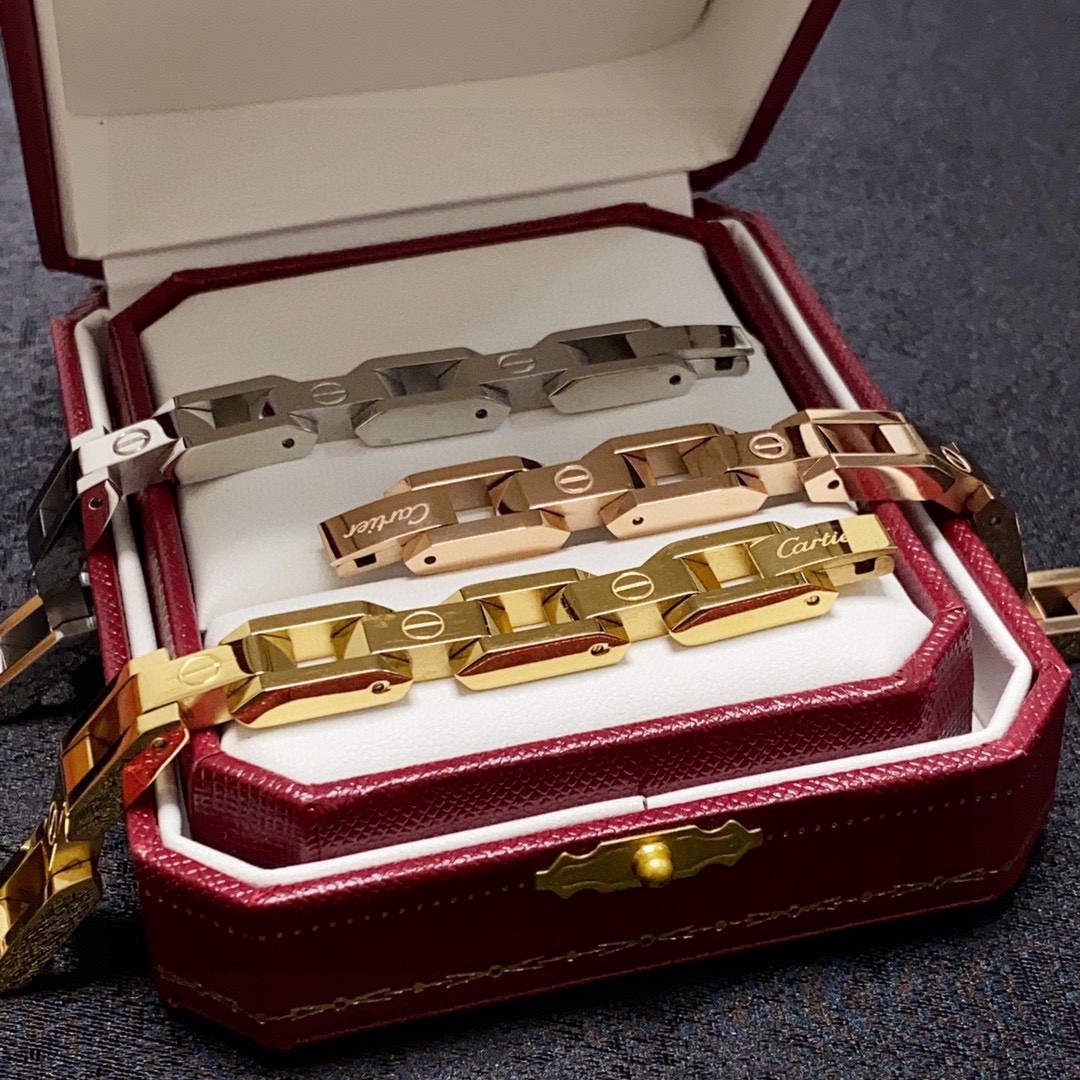 Cartier Santos de Cartier bracelet Available in 18K yellow gold 18K rose gold and stainless steel no gemstones 19CM