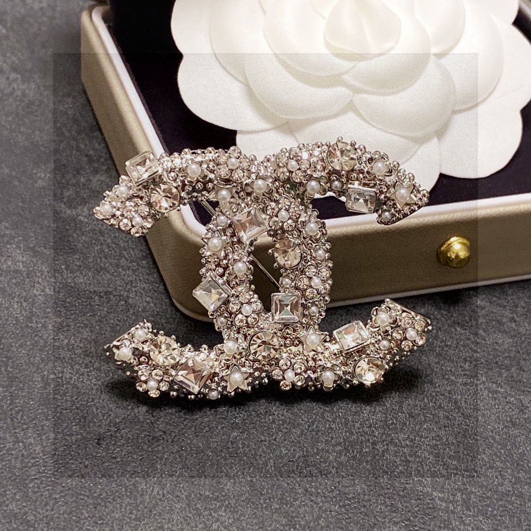 Chanel CC Logo Brooch brooch silver tone metal with clear crystals and white faux pearls 4 5cm width
