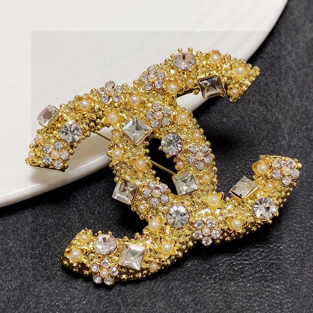 Chanel CC Logo Crystal Pearl Brooch brooch gold-tone metal with clear crystals and cream faux pearls 3 5cm width