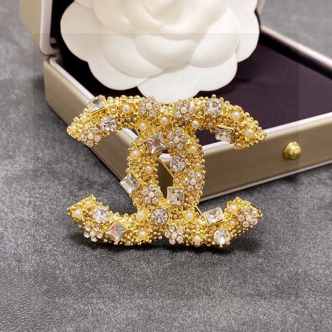 Chanel CC Logo Crystal Pearl Brooch brooch gold-tone metal with clear crystals and cream faux pearls 3 5cm width