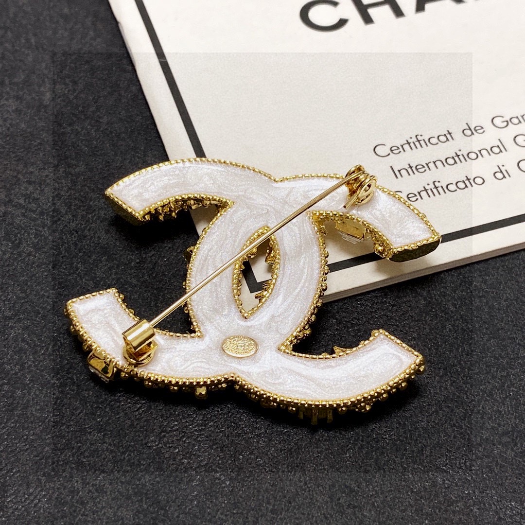 Chanel CC Logo Crystal Pearl Brooch brooch gold-tone metal with clear crystals and cream faux pearls 3 5cm width