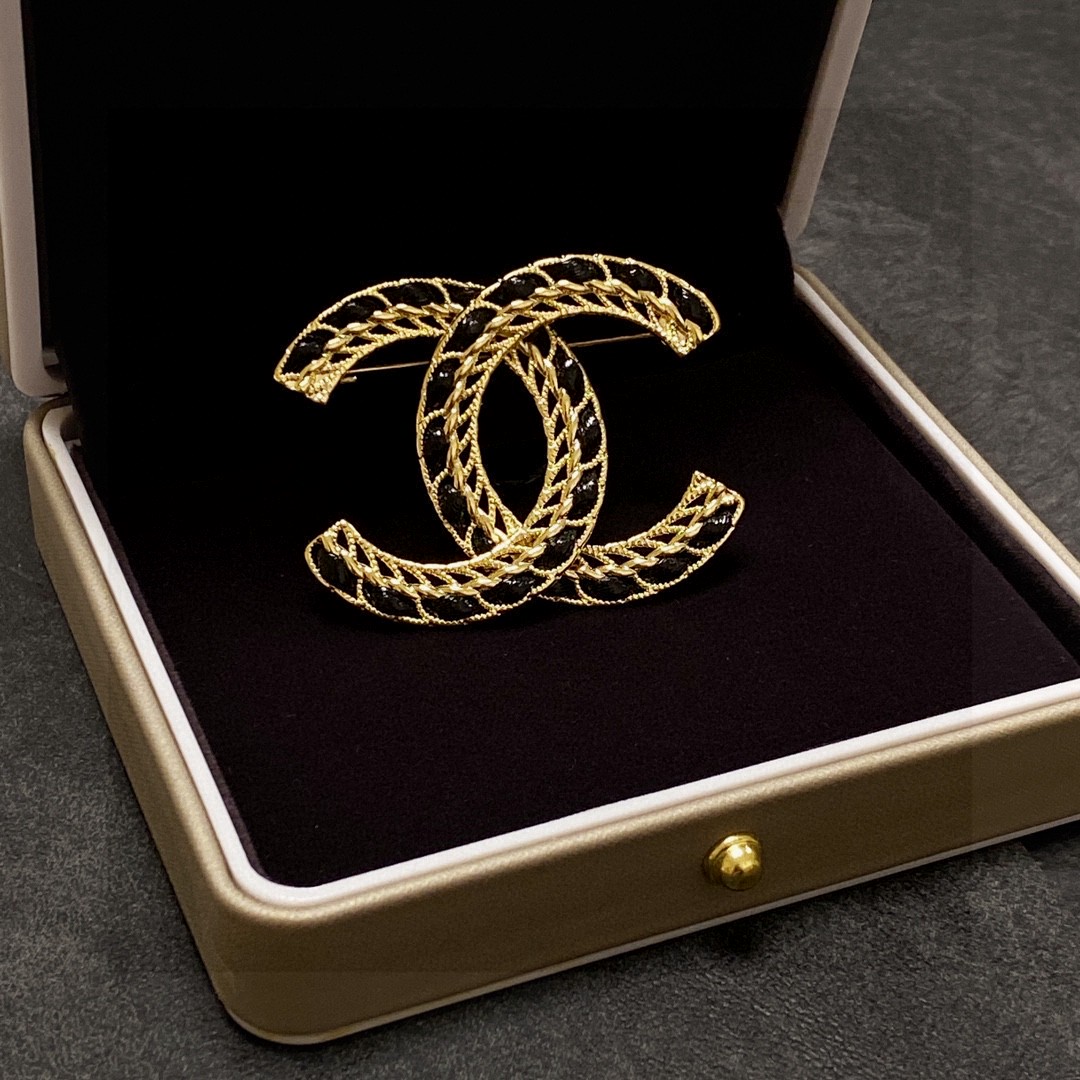Chanel CC Logo Chain Inlay Brooch brooch gold-tone metal with black enamel inlay 3 5cm width