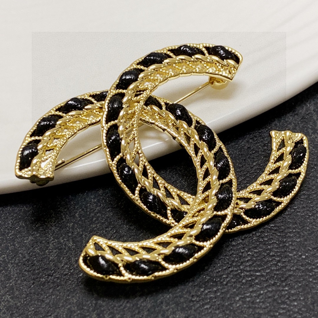 Chanel CC Logo Chain Inlay Brooch brooch gold-tone metal with black enamel inlay 3 5cm width