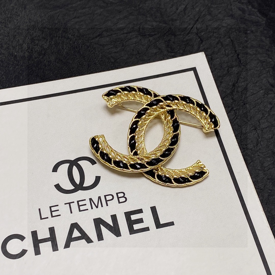 Chanel CC Logo Chain Inlay Brooch brooch gold-tone metal with black enamel inlay 3 5cm width