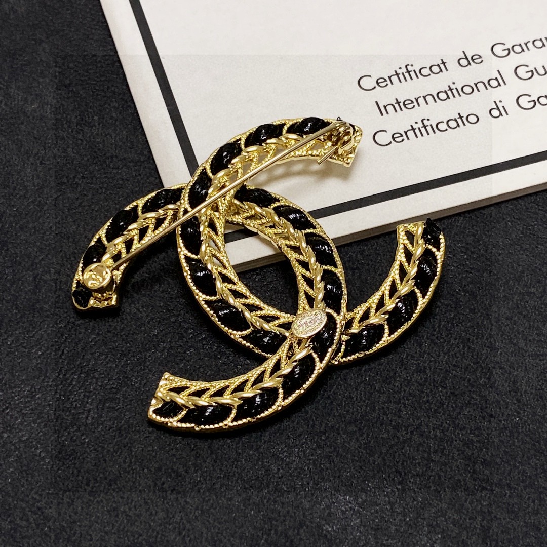 Chanel CC Logo Chain Inlay Brooch brooch gold-tone metal with black enamel inlay 3 5cm width