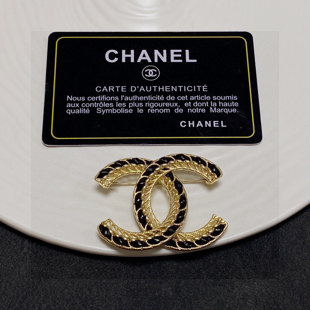 Chanel CC Logo Chain Inlay Brooch brooch gold-tone metal with black enamel inlay 3 5cm width