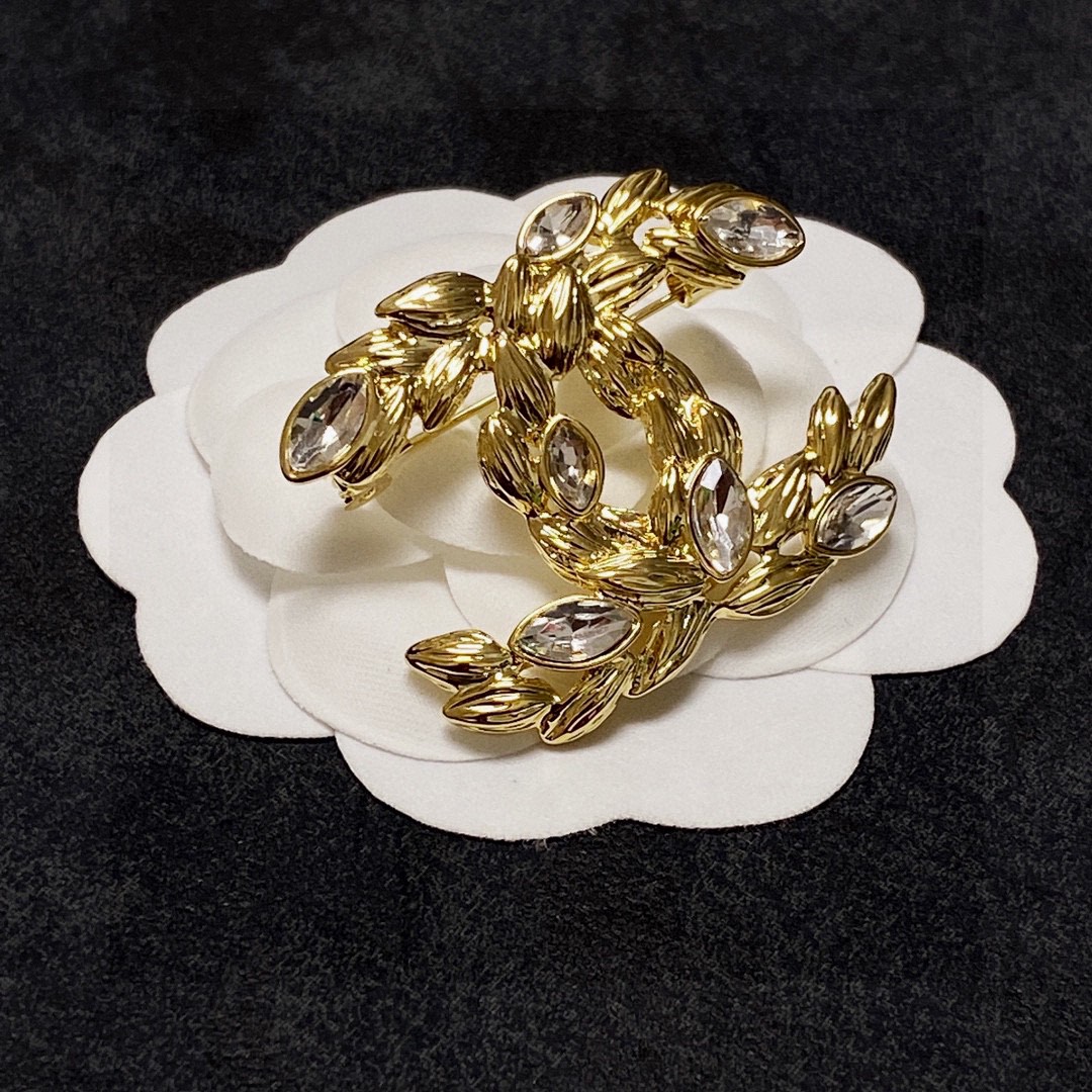 Chanel CC Wheat Leaf Crystal Brooch brooch Gold-tone metal with clear faceted marquise-cut crystals Approximately 4 5cm x 3