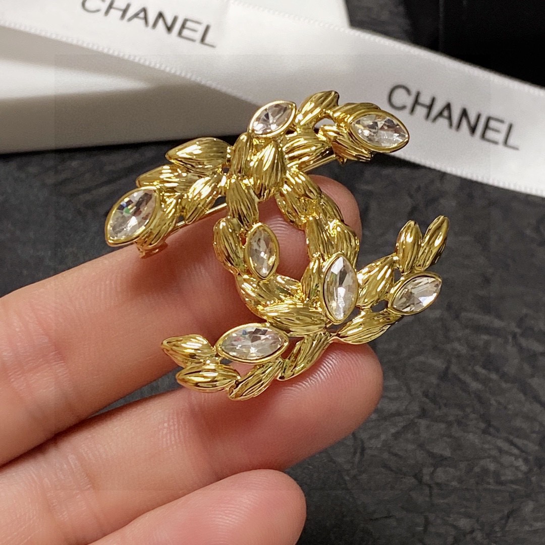 Chanel CC Wheat Leaf Crystal Brooch brooch Gold-tone metal with clear faceted marquise-cut crystals Approximately 4 5cm x 3