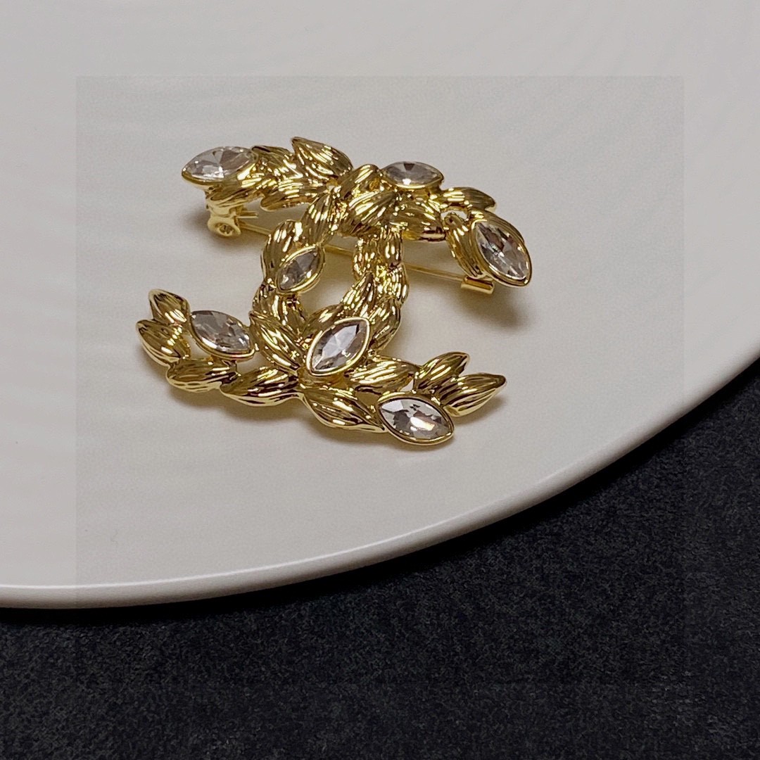 Chanel CC Wheat Leaf Crystal Brooch brooch Gold-tone metal with clear faceted marquise-cut crystals Approximately 4 5cm x 3