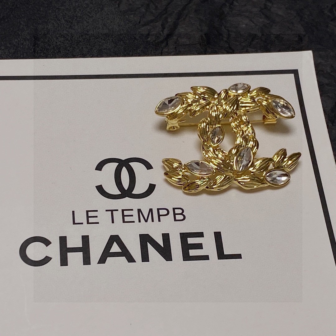 Chanel CC Wheat Leaf Crystal Brooch brooch Gold-tone metal with clear faceted marquise-cut crystals Approximately 4 5cm x 3