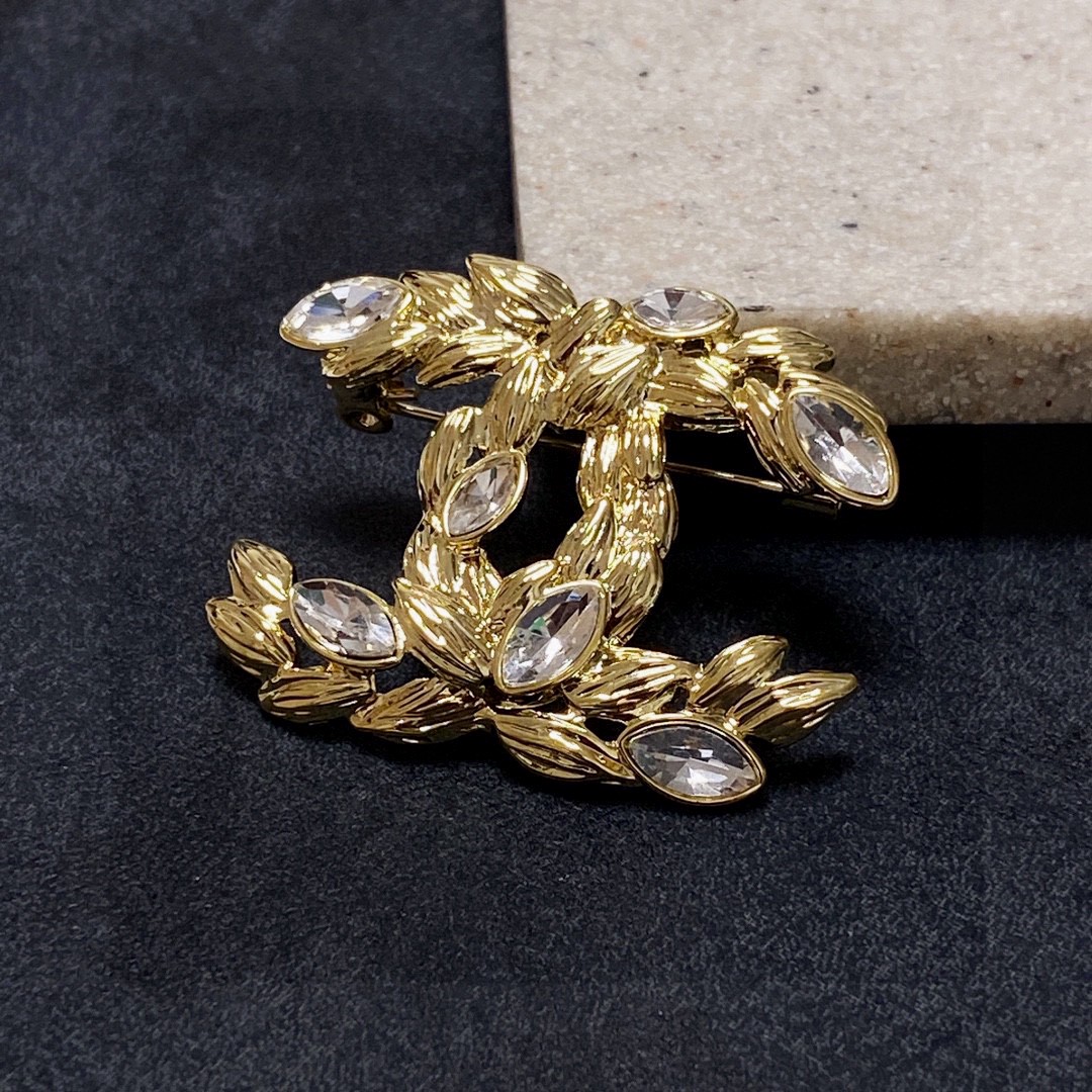Chanel CC Wheat Leaf Crystal Brooch brooch Gold-tone metal with clear faceted marquise-cut crystals Approximately 4 5cm x 3
