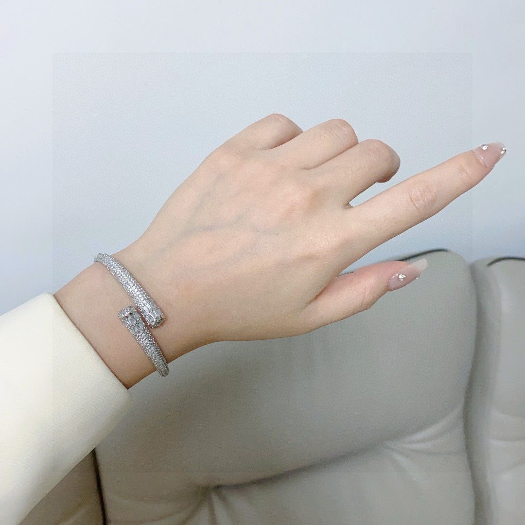Cartier Panthere de Cartier bracelet 18k white gold clear diamond 17cm