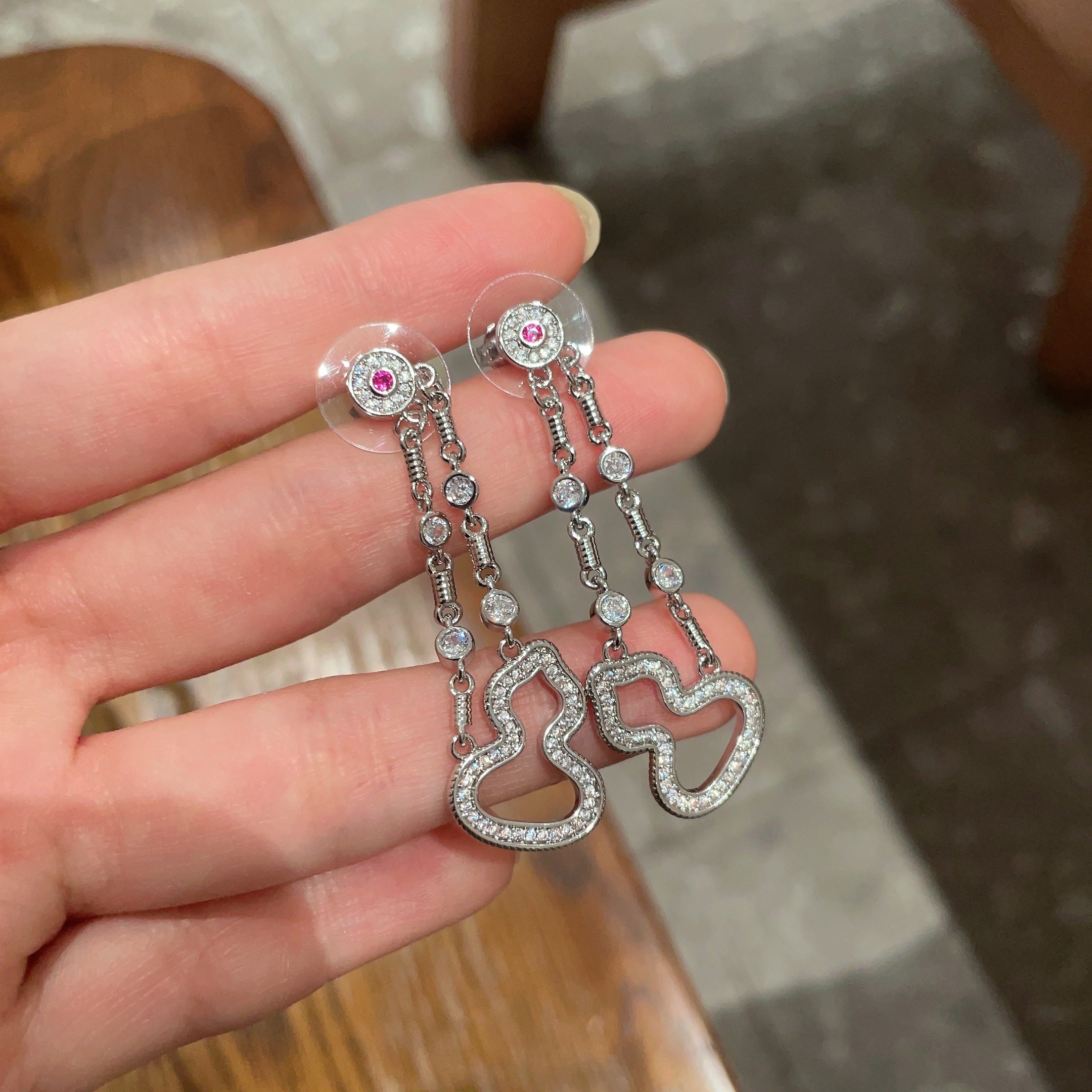 Qeelin Wulu earrings 18K white gold white diamonds pink ruby 3 5cm drop length
