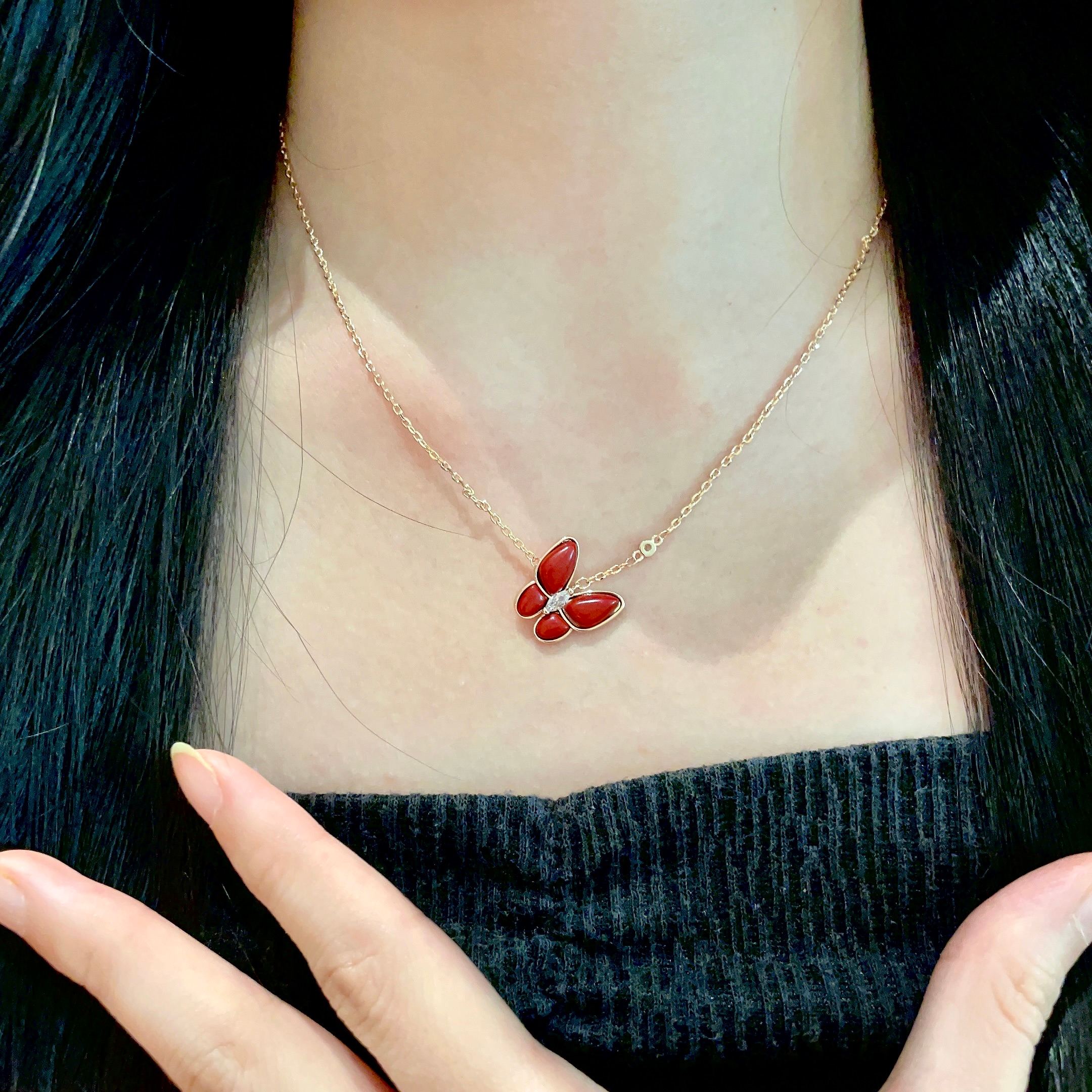 Van Cleef Arpels Collier Two Butterfly Or rose cornaline diamant rouge blanc 42cm