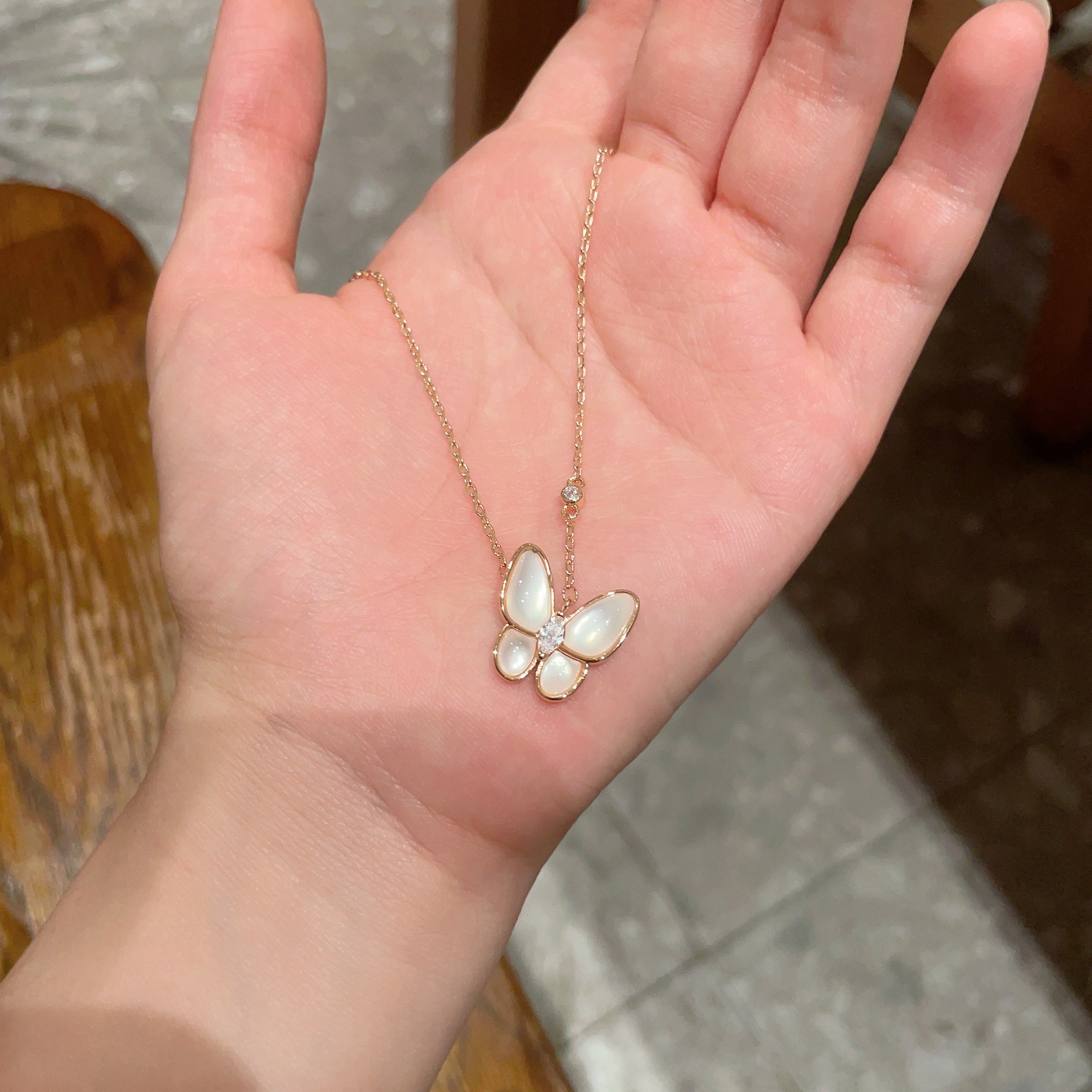 Collana Van Cleef Arpels Two Butterfly Oro rosa madreperla diamante 42 cm
