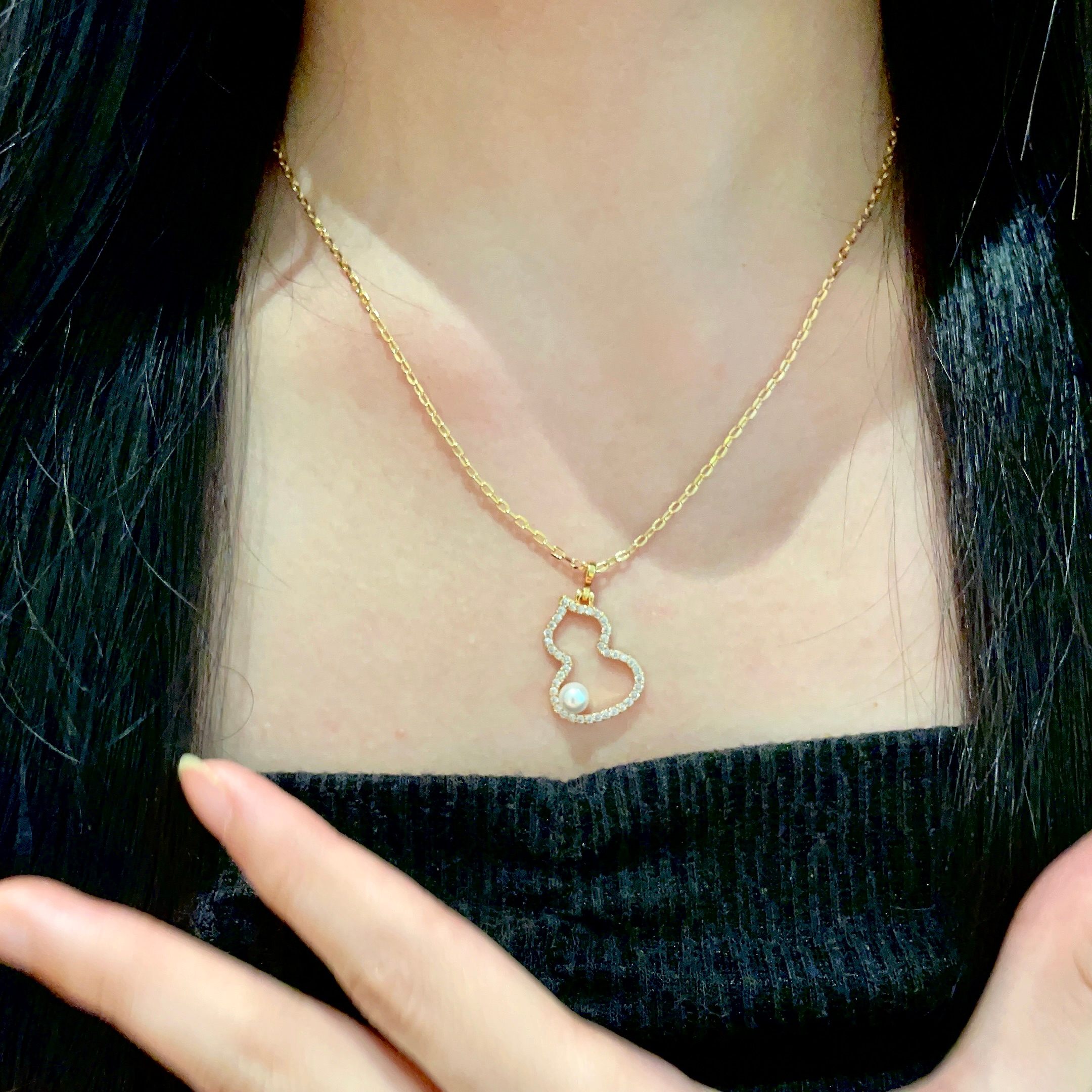 Qeelin Wulu necklace yellow gold metal clear diamond pave white freshwater pearl 42cm with 3cm extender