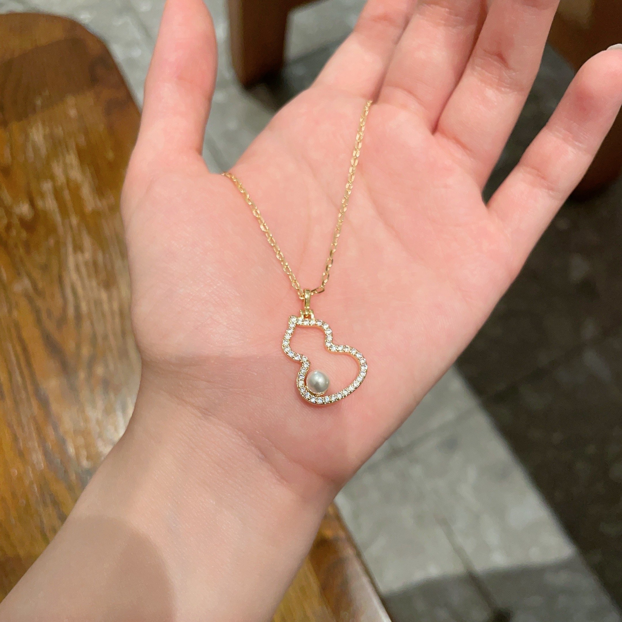 Qeelin Wulu necklace yellow gold metal clear diamond pave white freshwater pearl 42cm with 3cm extender