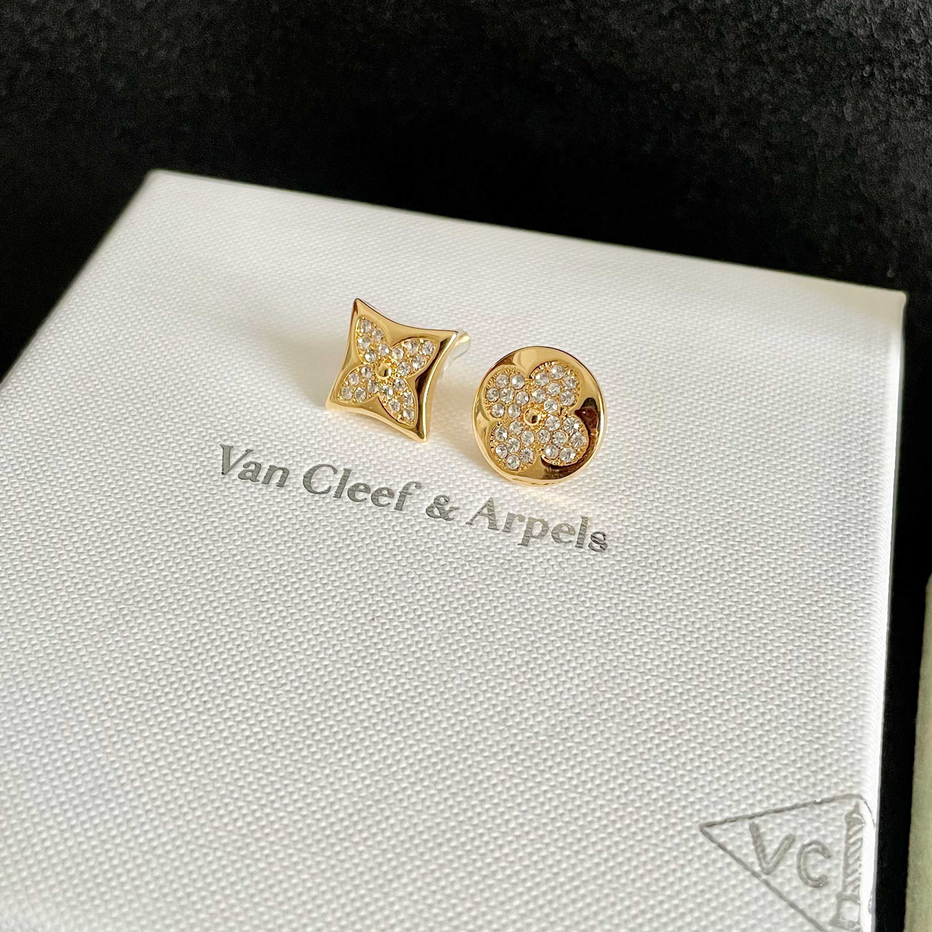Boucles d'oreilles Louis Vuitton Color Blossom en or jaune avec pavé de diamants transparents diamètre de clou 10 mm