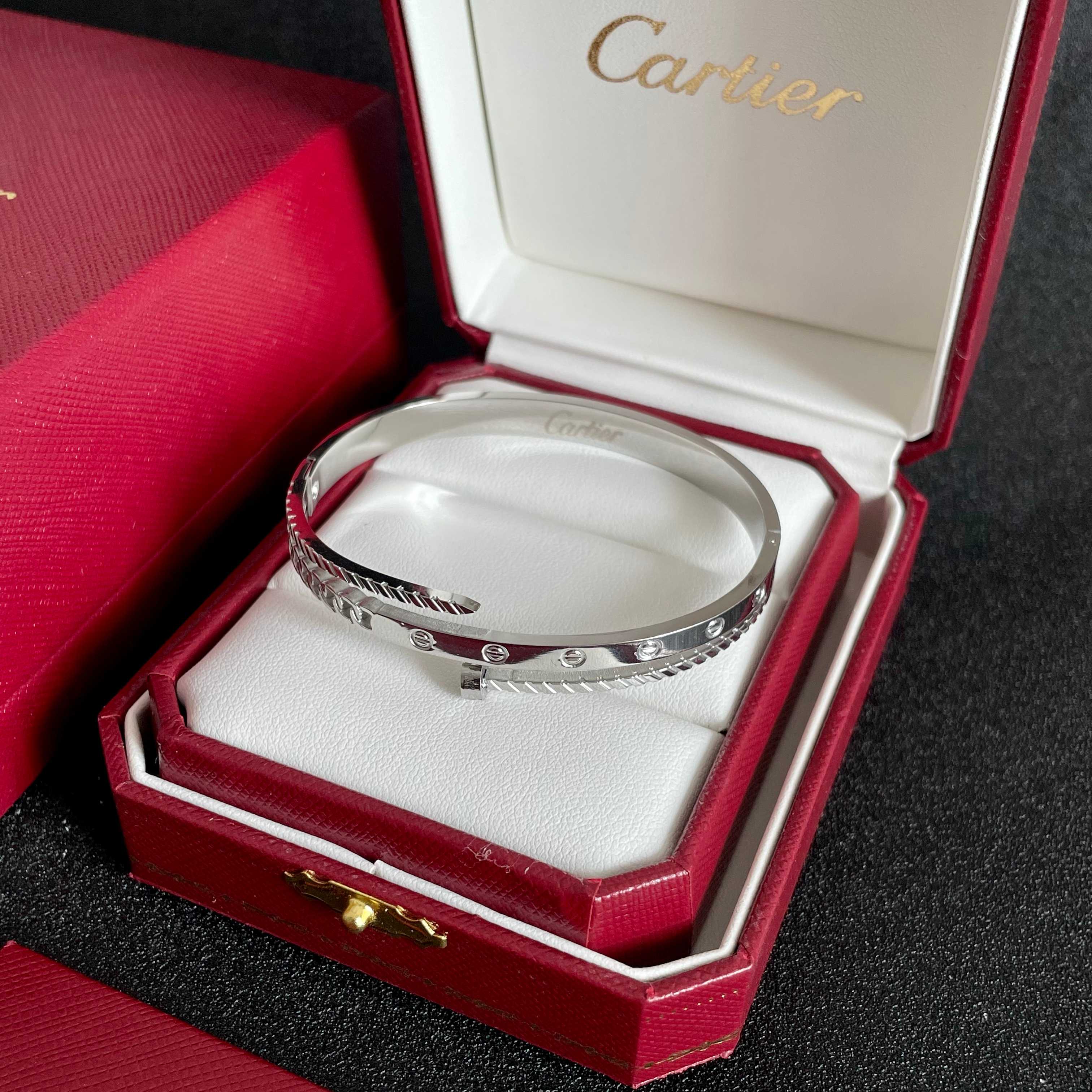 Cartier Juste un Clou bracelet silver-toned metal no gemstones 17