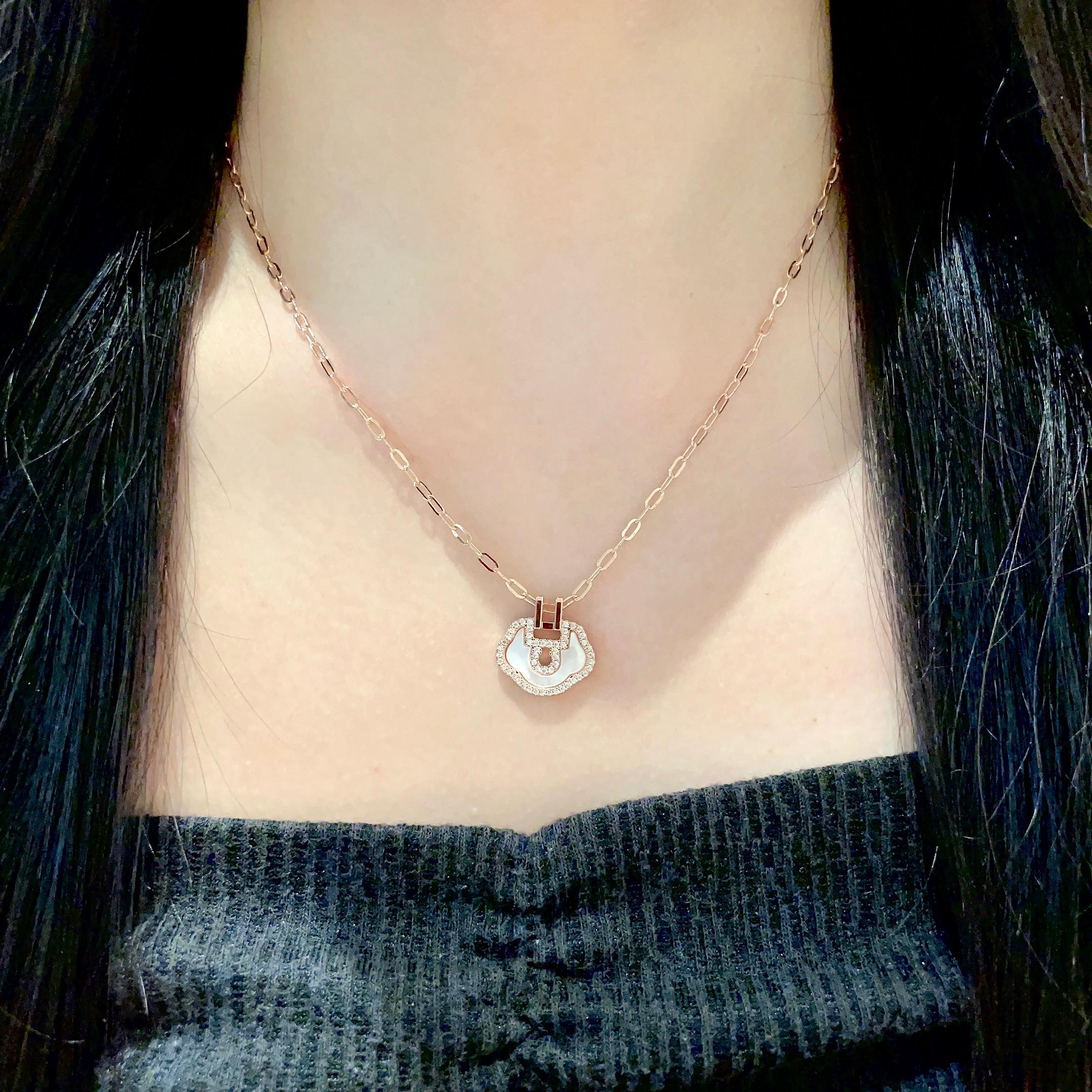 Qeelin Kirin mini Ruyi necklace Rose gold plated metal white mother-of-pearl clear high-carbon diamonds 42cm