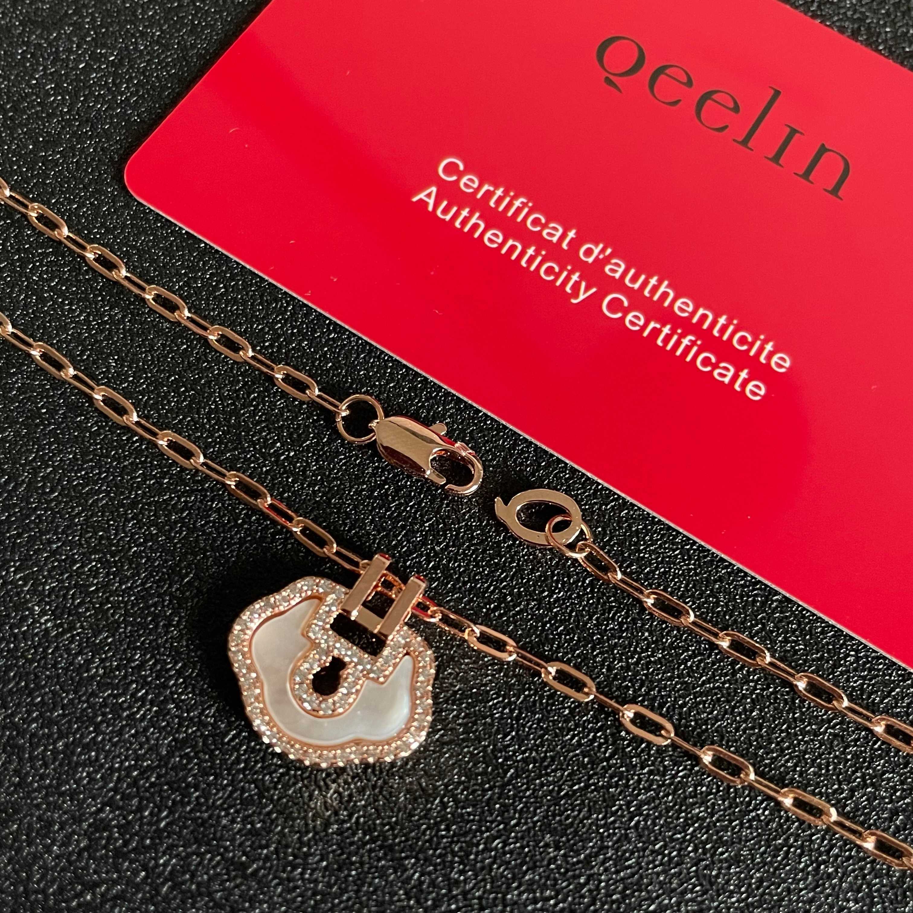 Qeelin Kirin mini Ruyi necklace Rose gold plated metal white mother-of-pearl clear high-carbon diamonds 42cm
