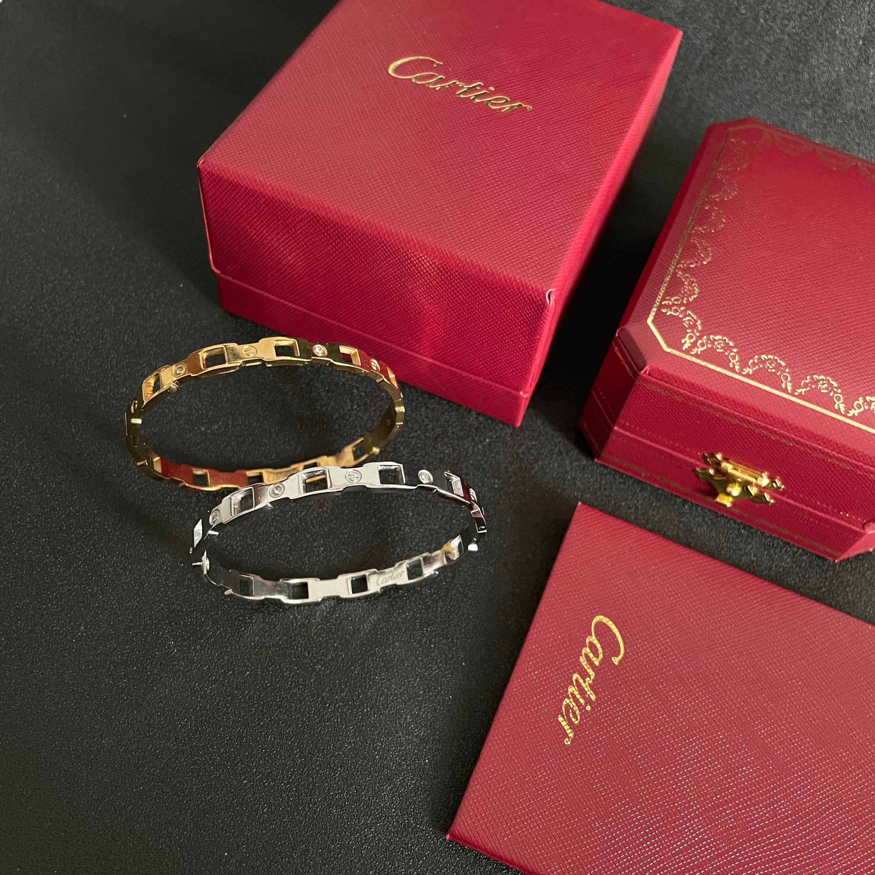 Cartier Maillon Panthere bracelet Silver-toned 18k white gold clear diamond accents 18cm