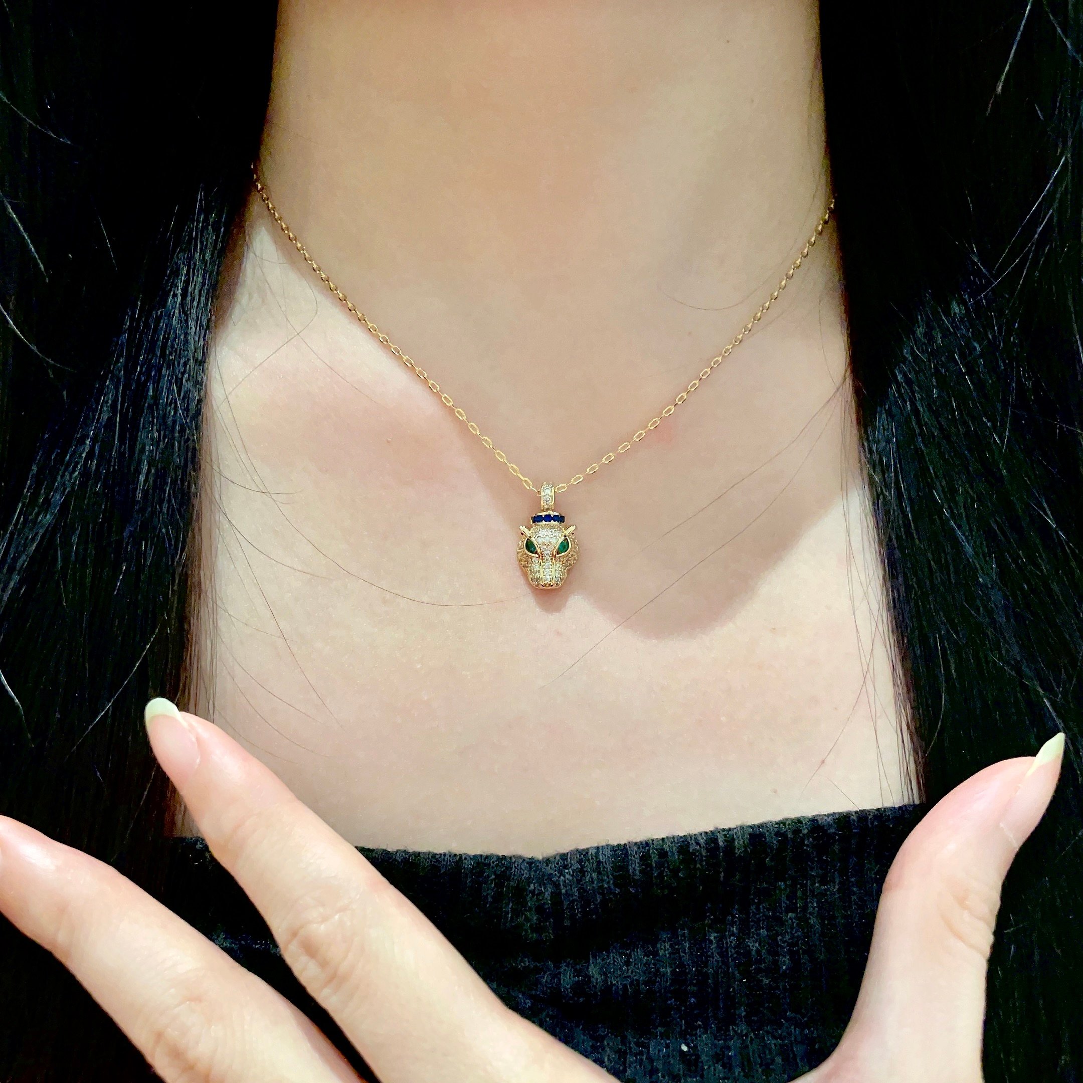 Cartier Panthere de Cartier necklace 18K yellow gold set with pave diamonds green tsavorite garnet eyes blue sapphire accents 40cm