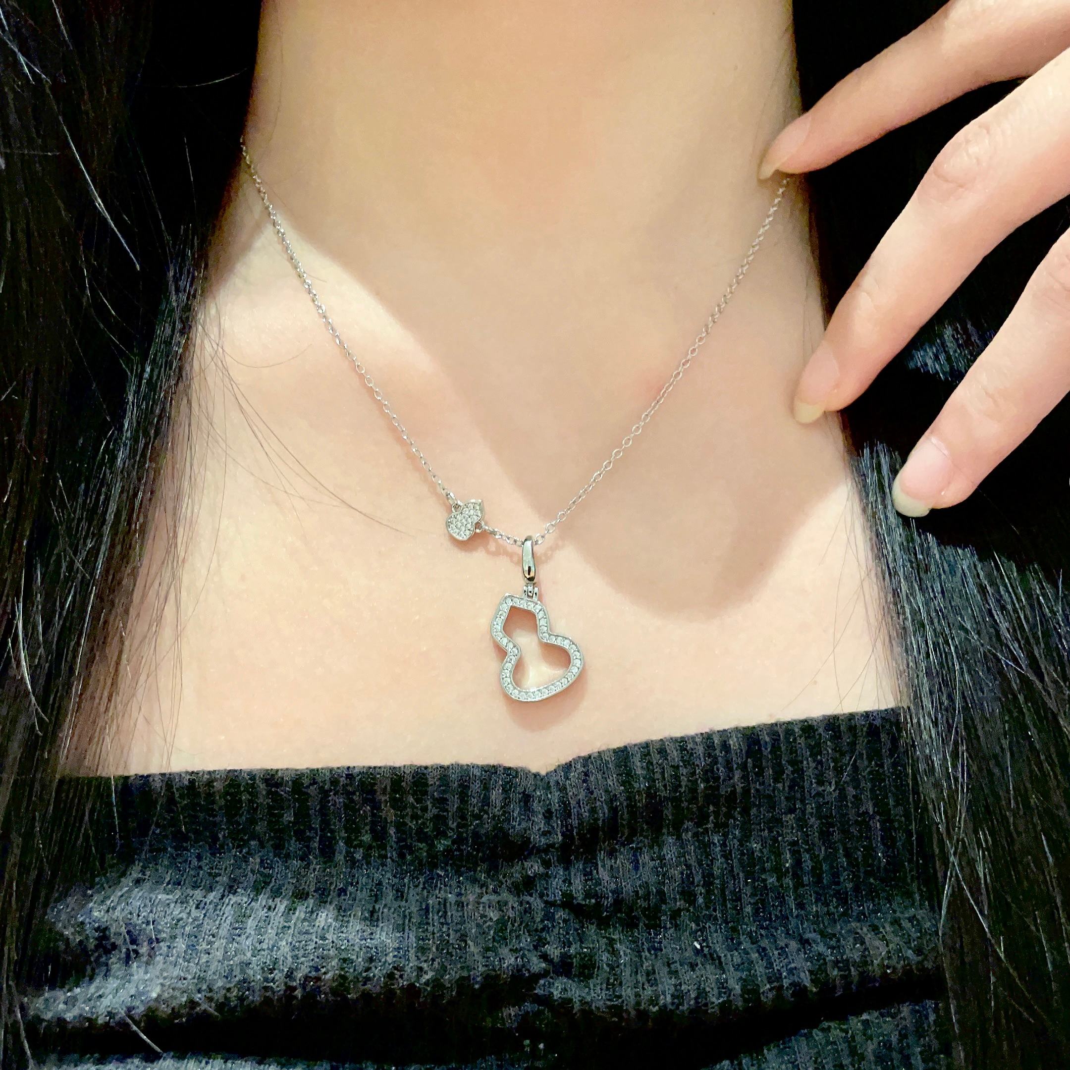 Qeelin Wulu necklace silver-toned white gold with clear diamond accents 40-45cm adjustable
