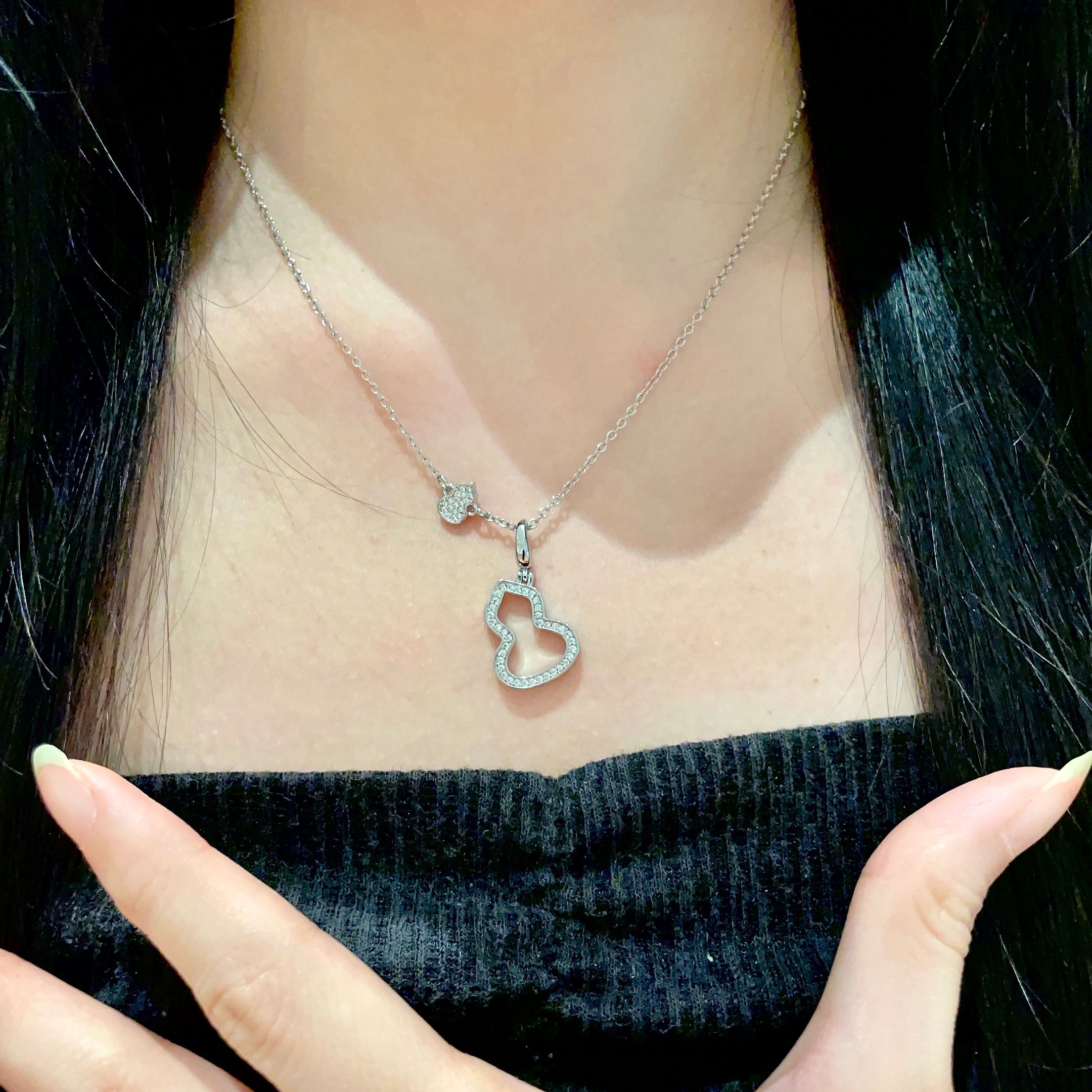 Qeelin Wulu necklace silver-toned white gold with clear diamond accents 40-45cm adjustable
