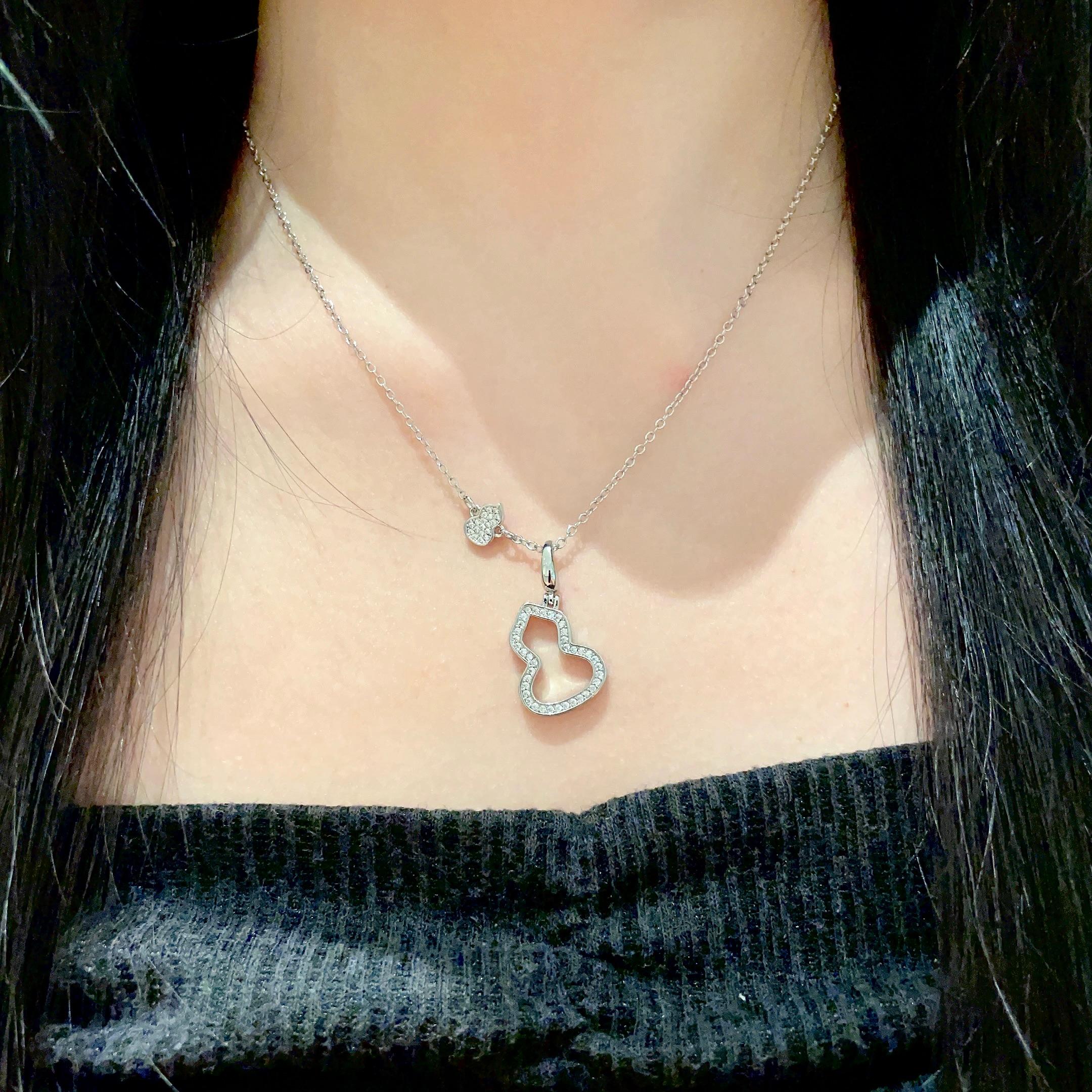 Qeelin Wulu necklace silver-toned white gold with clear diamond accents 40-45cm adjustable