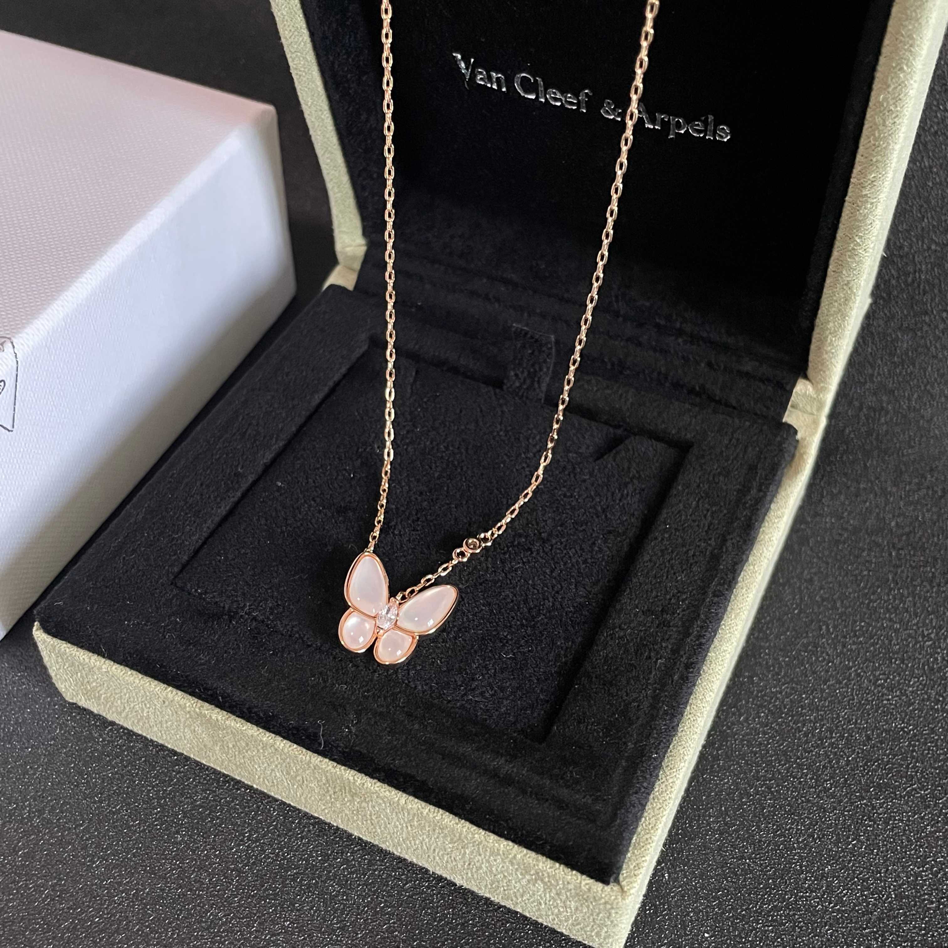 Collana Van Cleef Arpels Two Butterfly Oro rosa madreperla diamante 42 cm