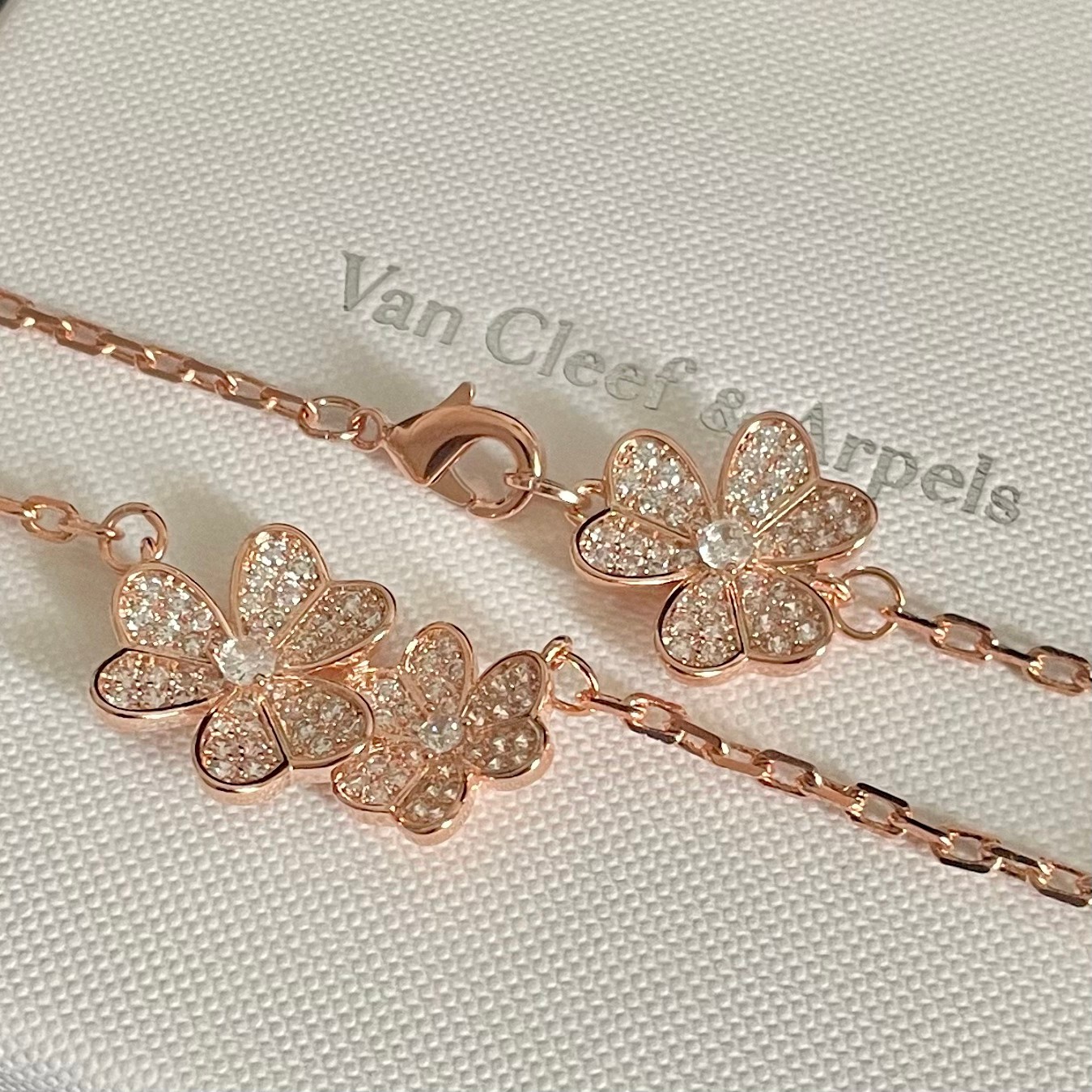 Collana Van Cleef Arpels Frivole Oro rosa diamanti 42 cm