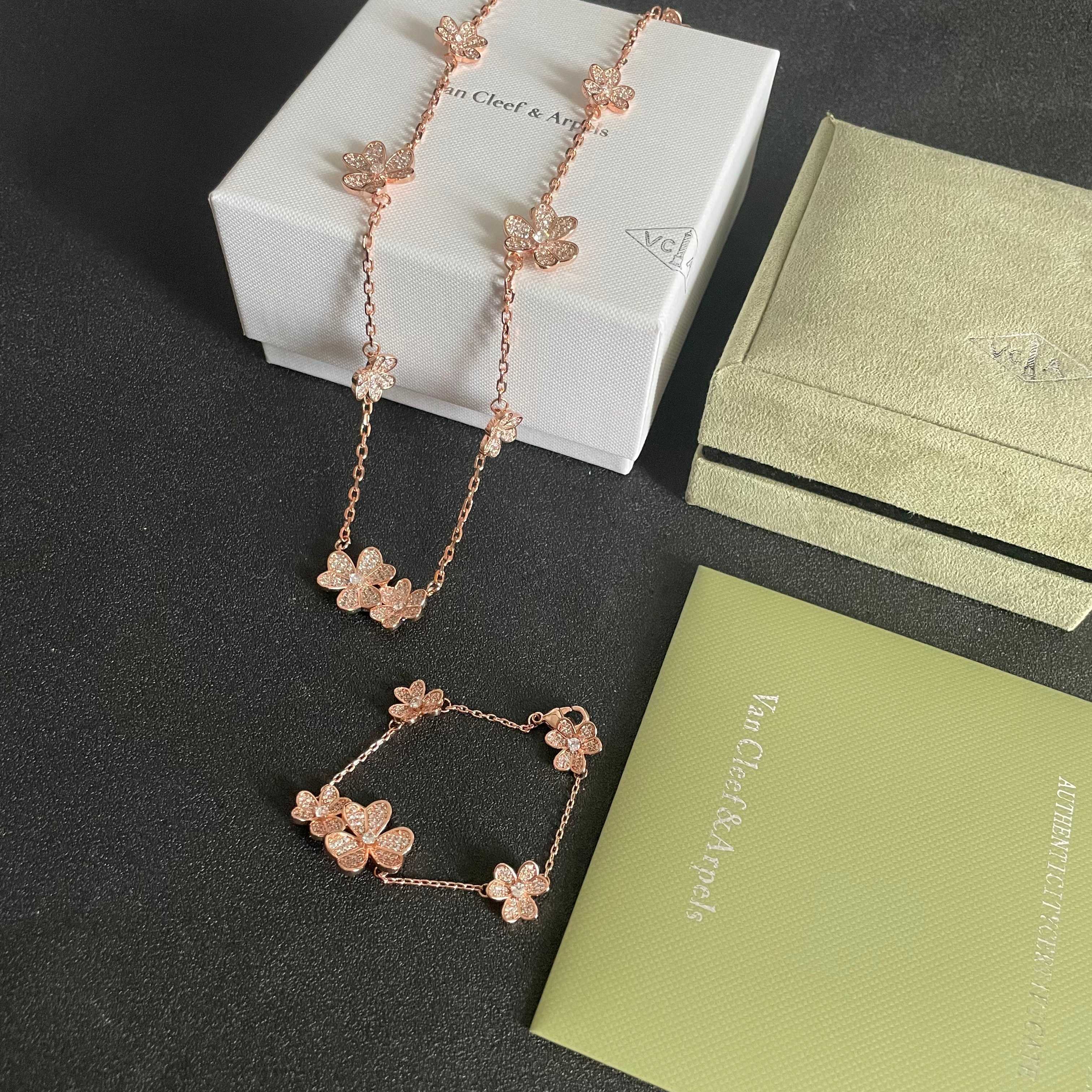 Collana Van Cleef Arpels Frivole Oro rosa diamanti 42 cm
