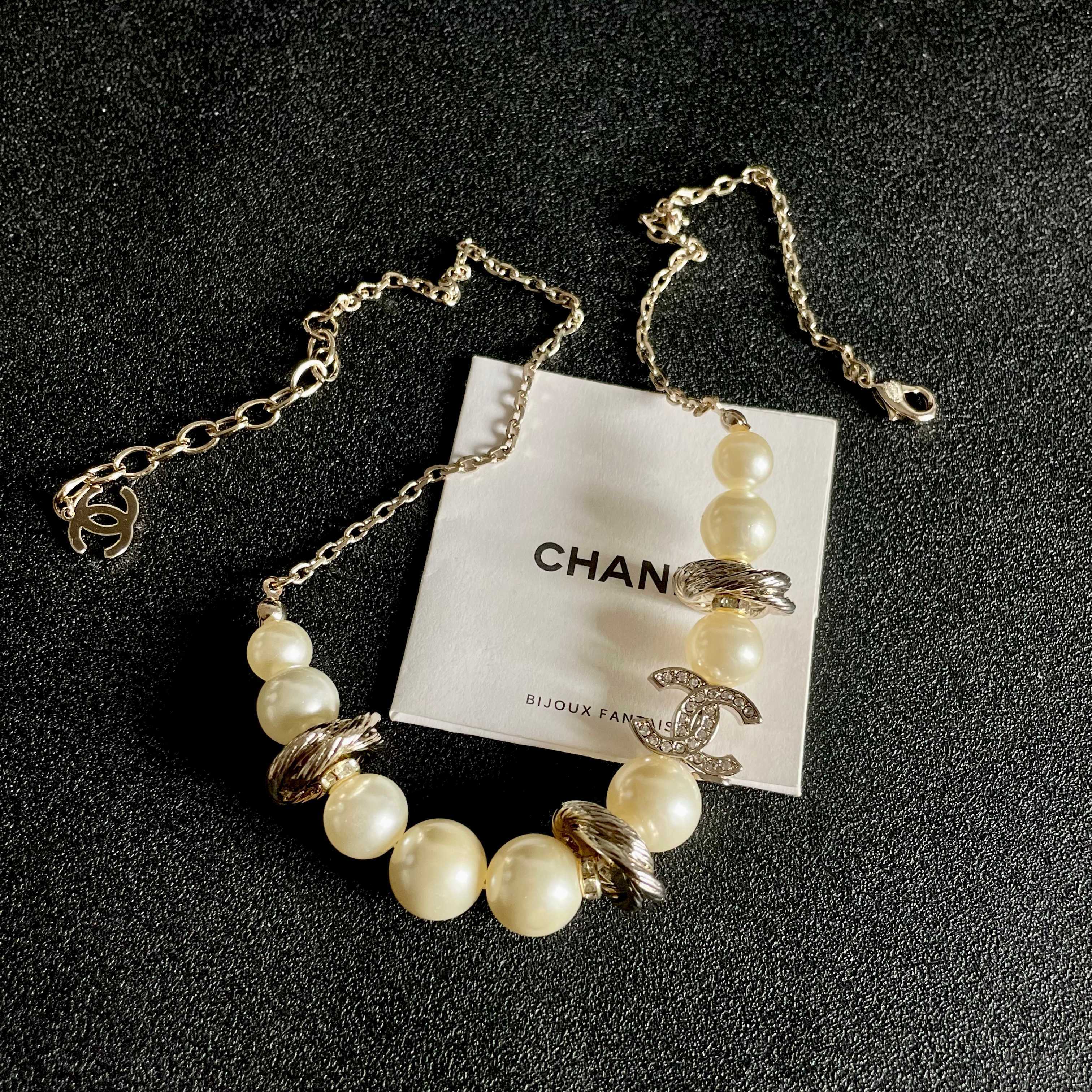 Chanel CC Logo Pearl Twisted Metal Choker necklace Light gold-tone metal cream white faux pearl clear crystal 40cm