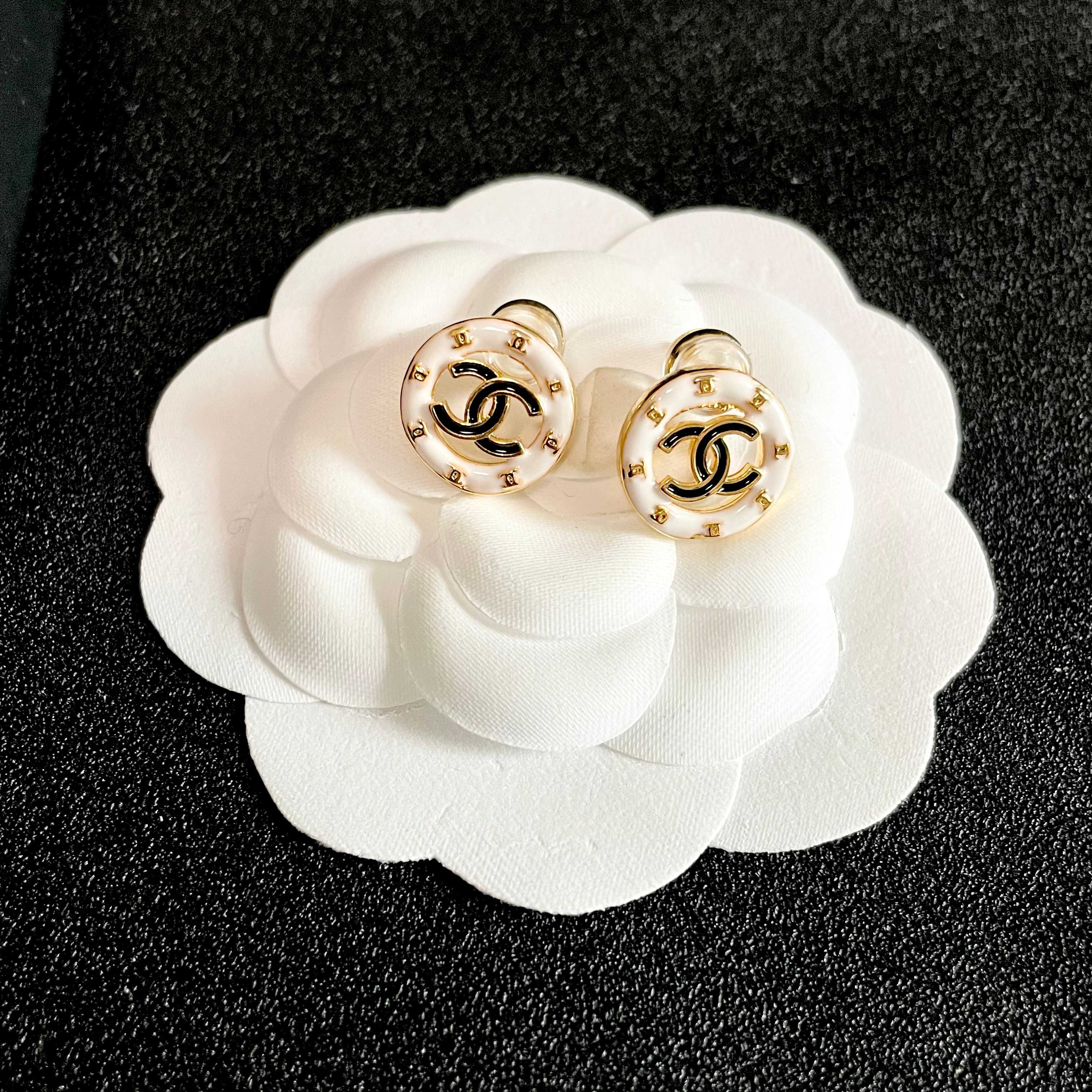 Chanel CC Logo Round Stud Earrings earrings Gold-tone metal white enamel black CC logo 1 2cm diameter